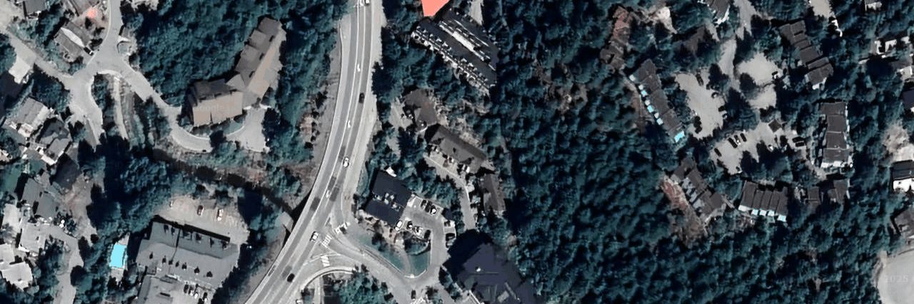 London Lane/Whistler Creekside building photo