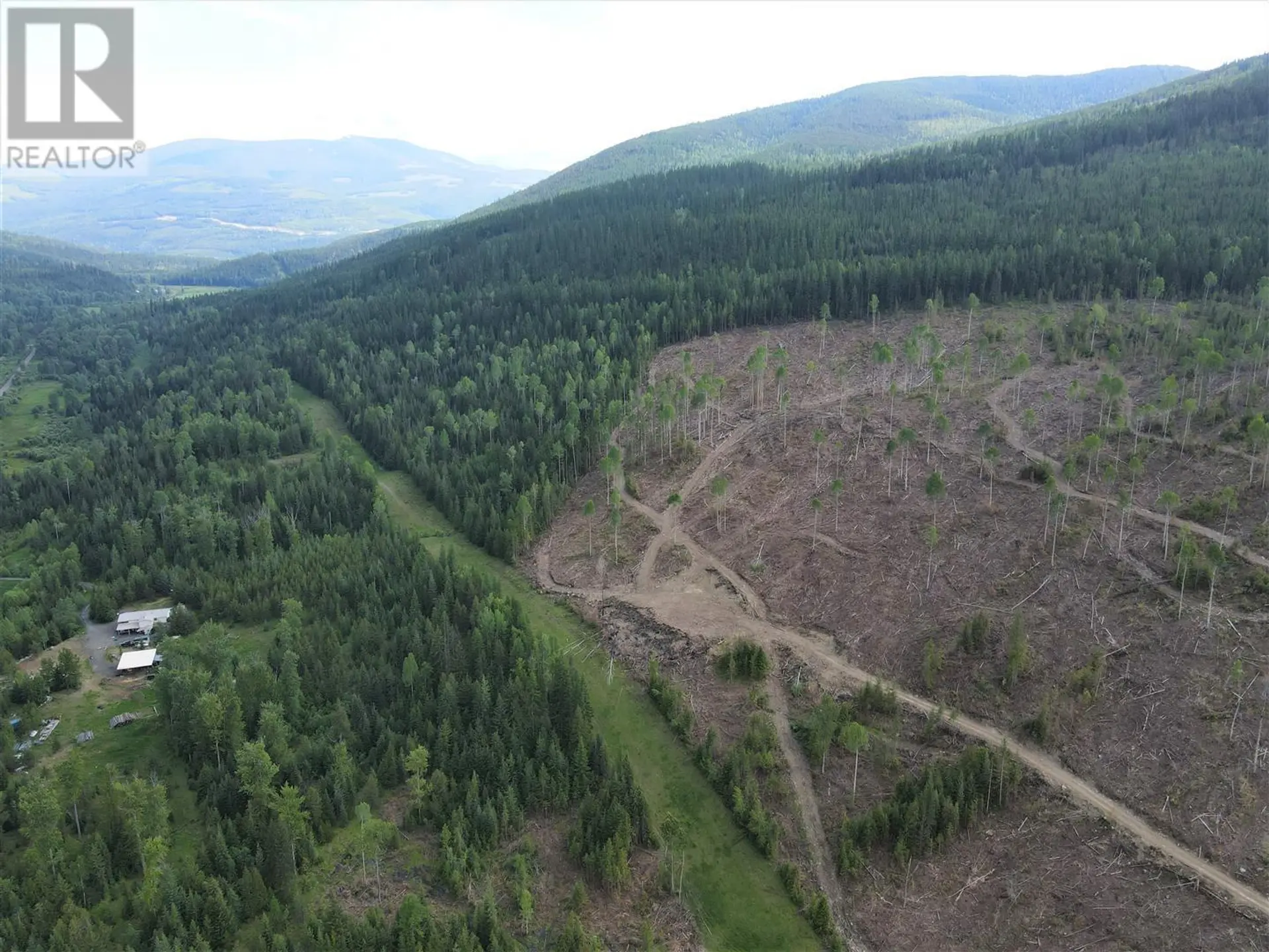 Property at 9468 3 HIGHWAY, Yahk, BC