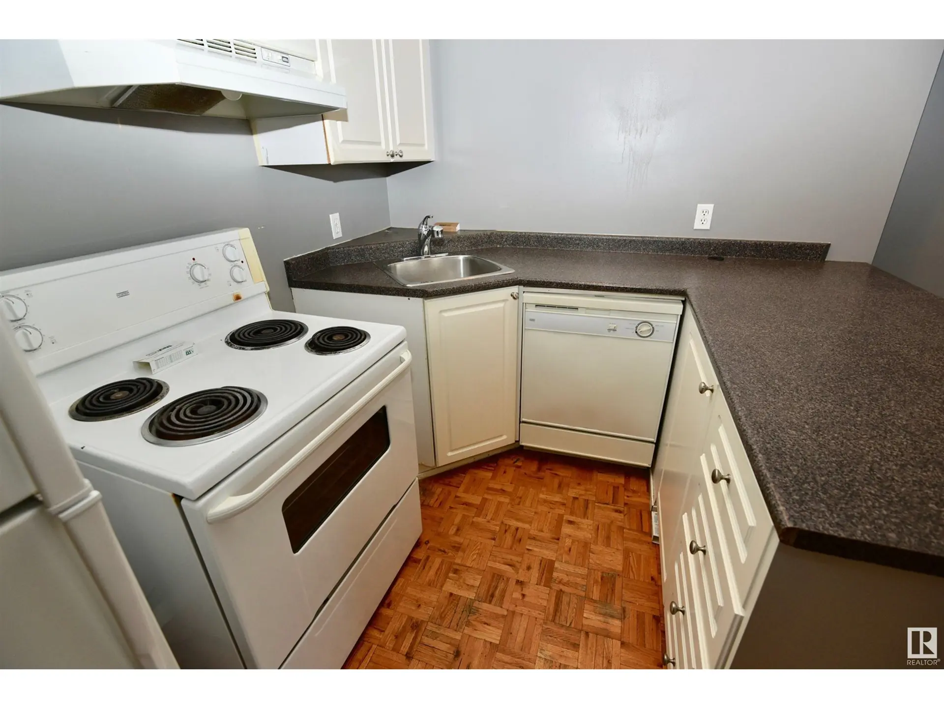 #606 11025 JASPER AV NW - Image 5