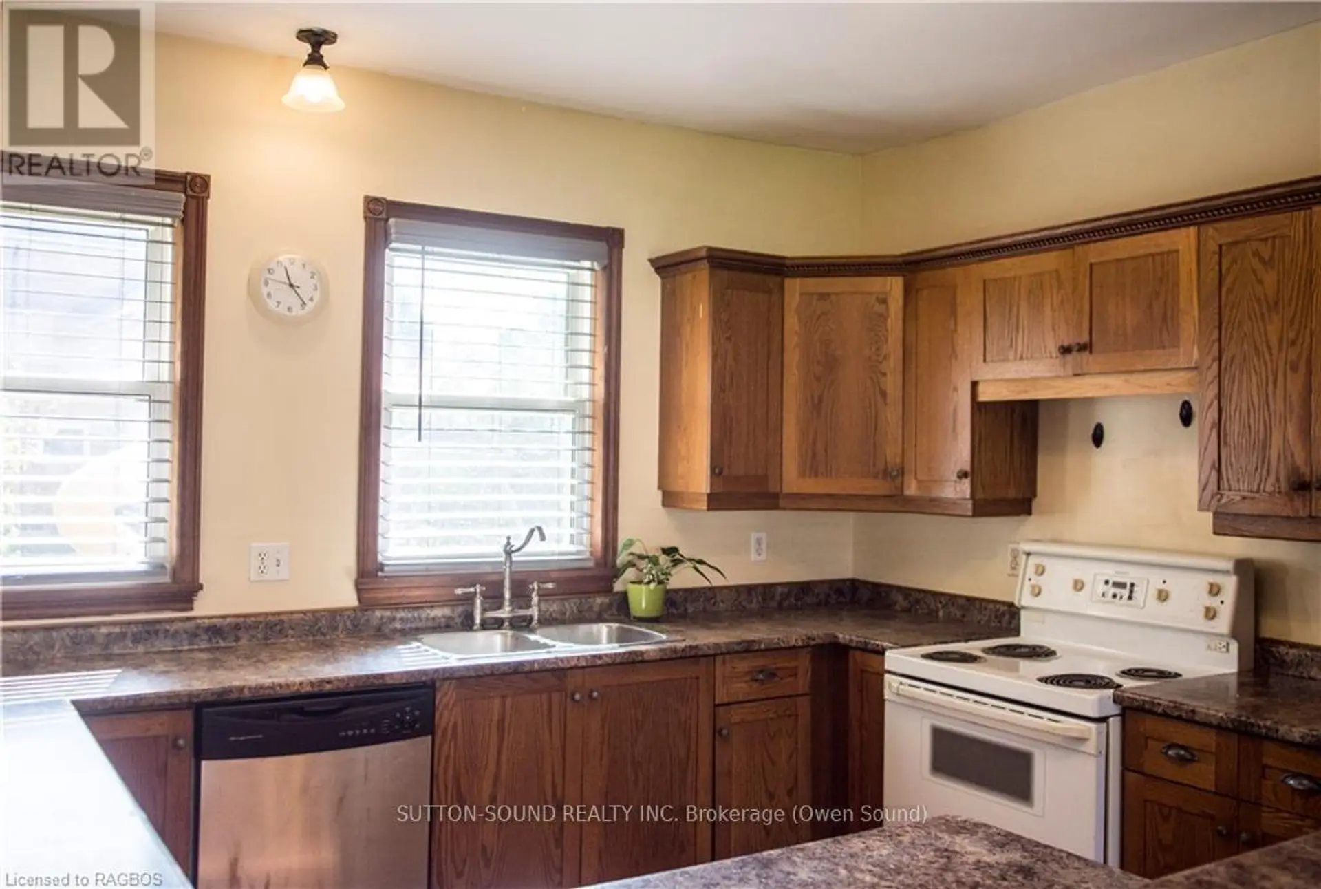 8 ELIZABETH DRIVE - Image 5