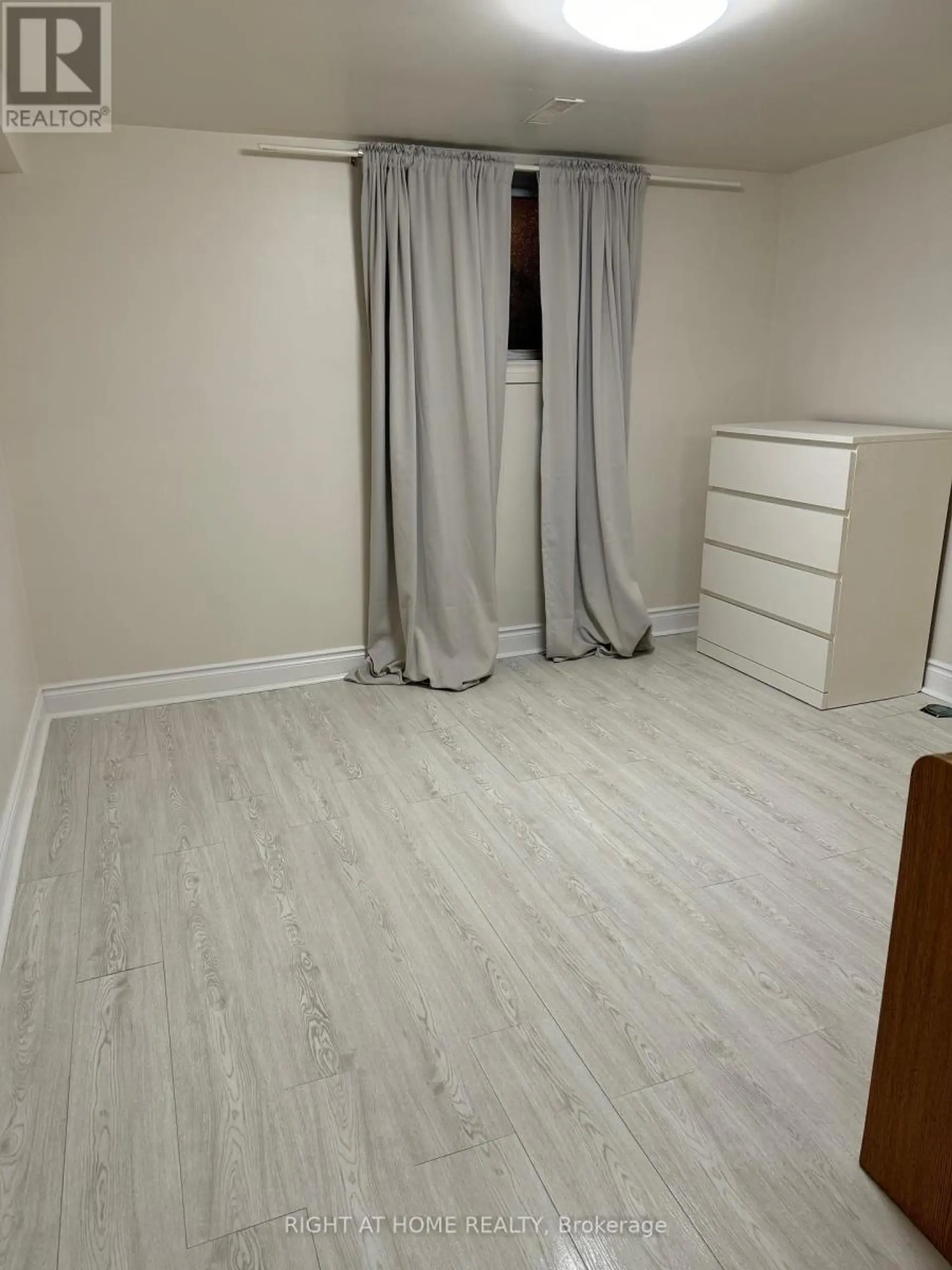 227 SHEPPARD AVENUE W - Image 17