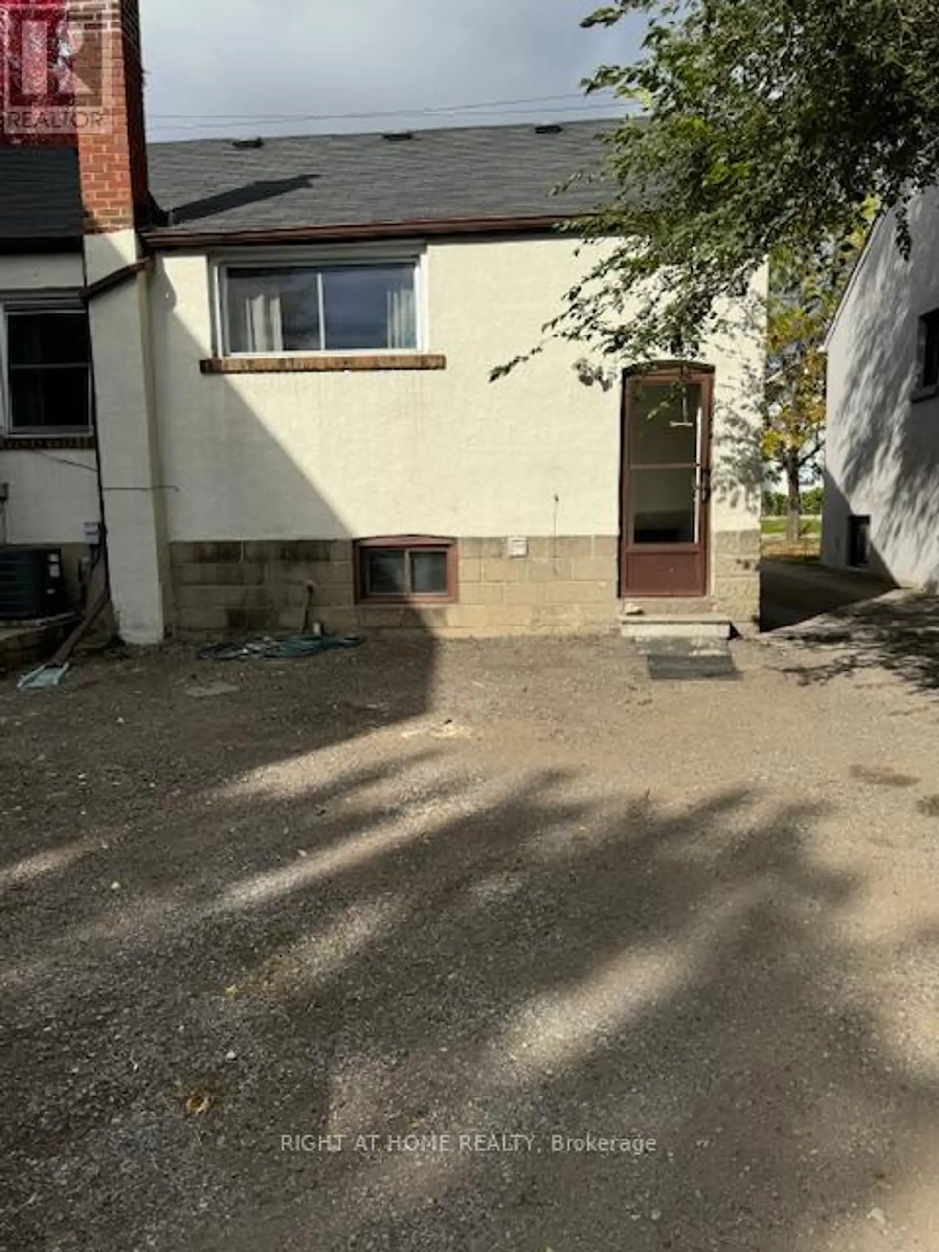 227 SHEPPARD AVENUE W - Image 19