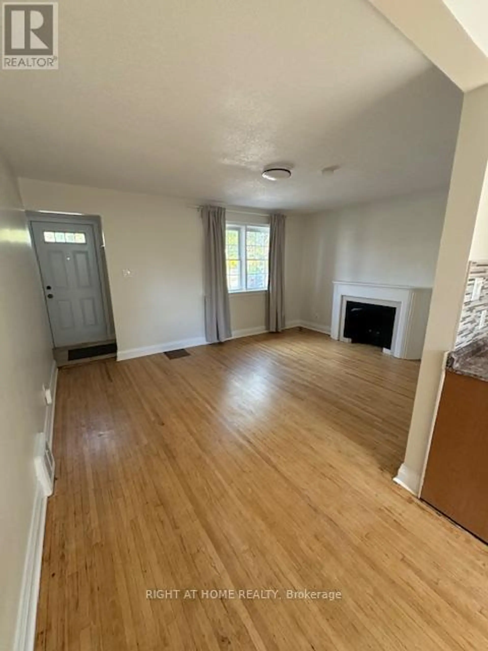 227 SHEPPARD AVENUE W - Image 2