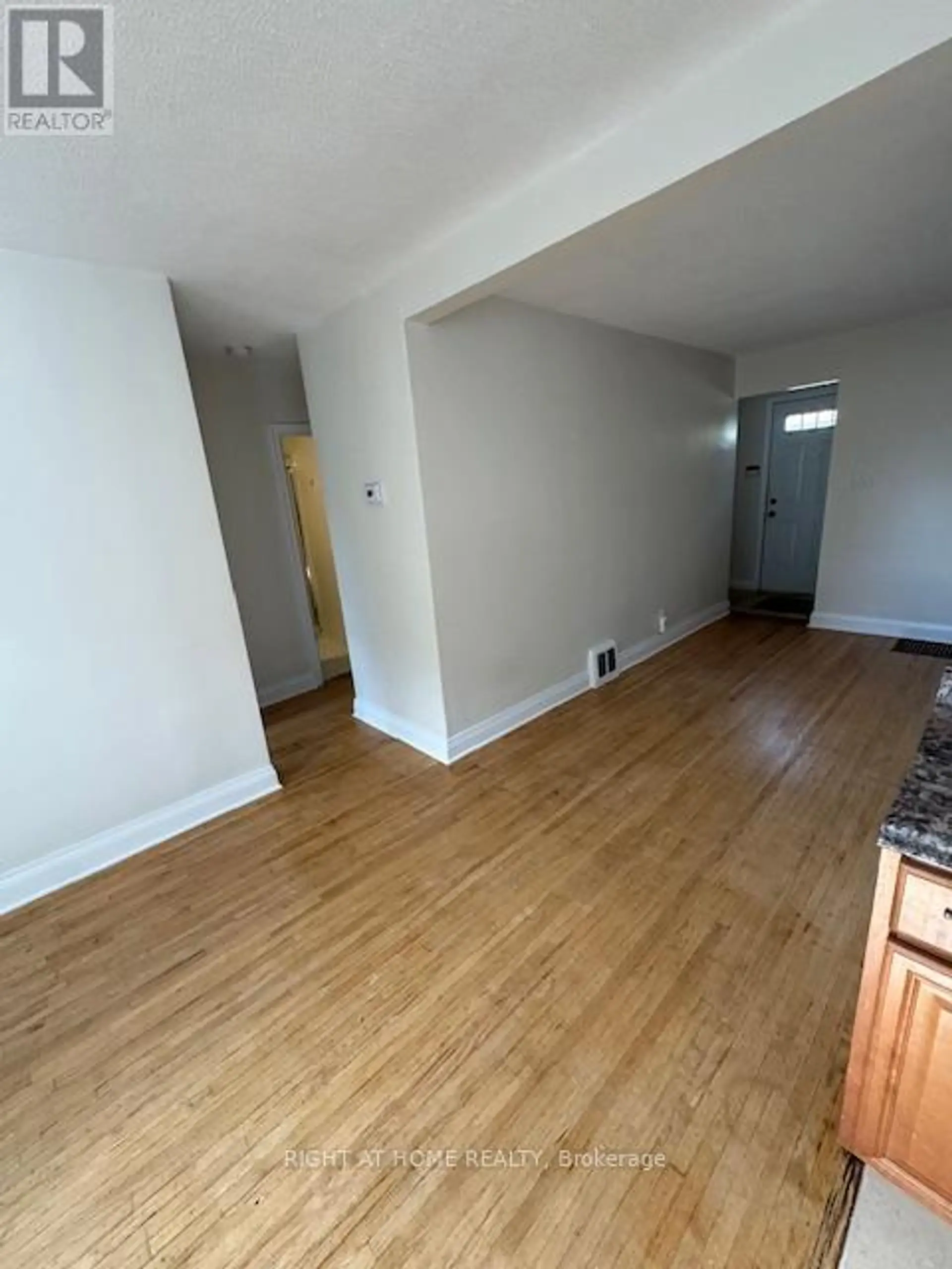 227 SHEPPARD AVENUE W - Image 3