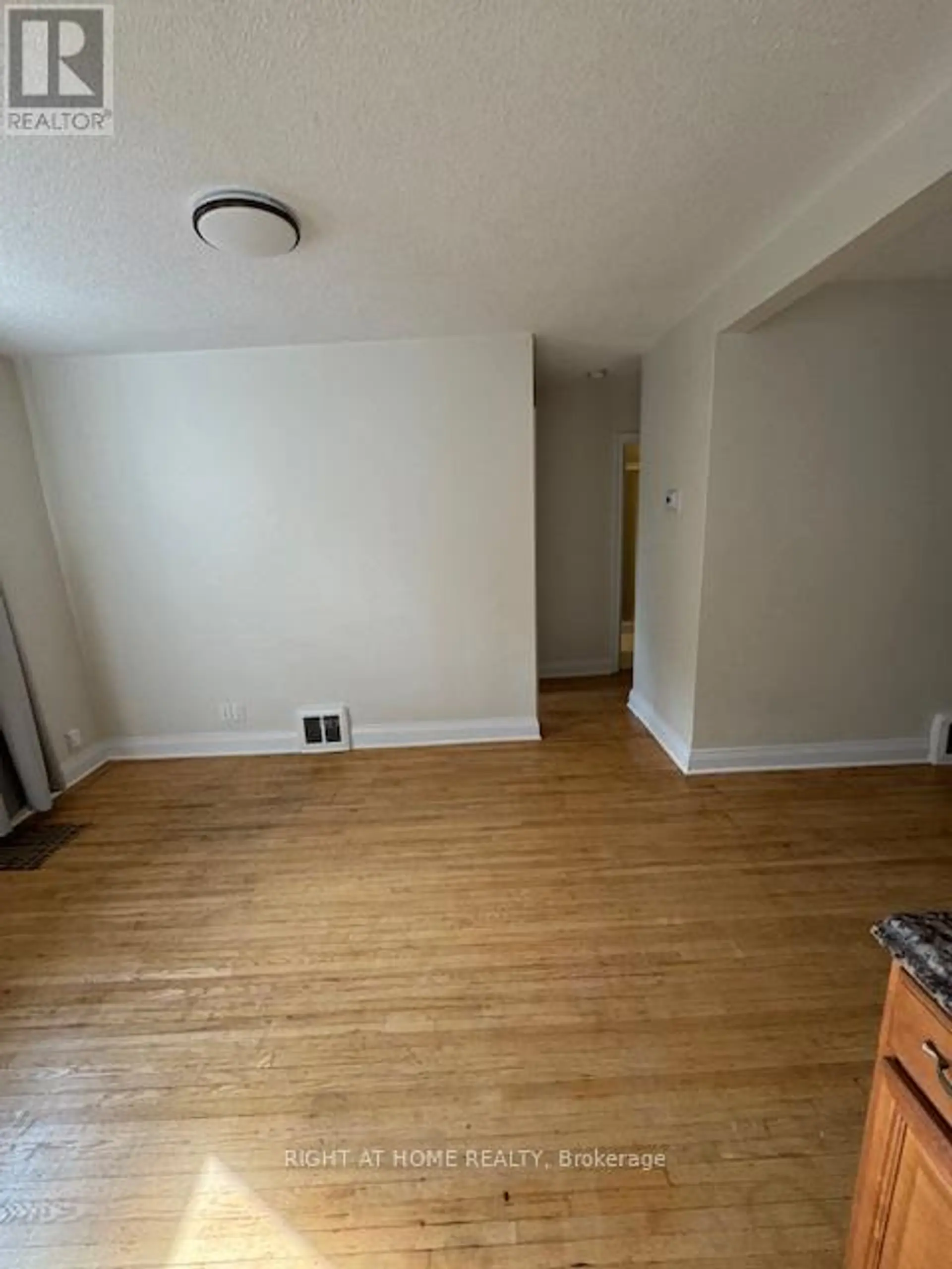 227 SHEPPARD AVENUE W - Image 4