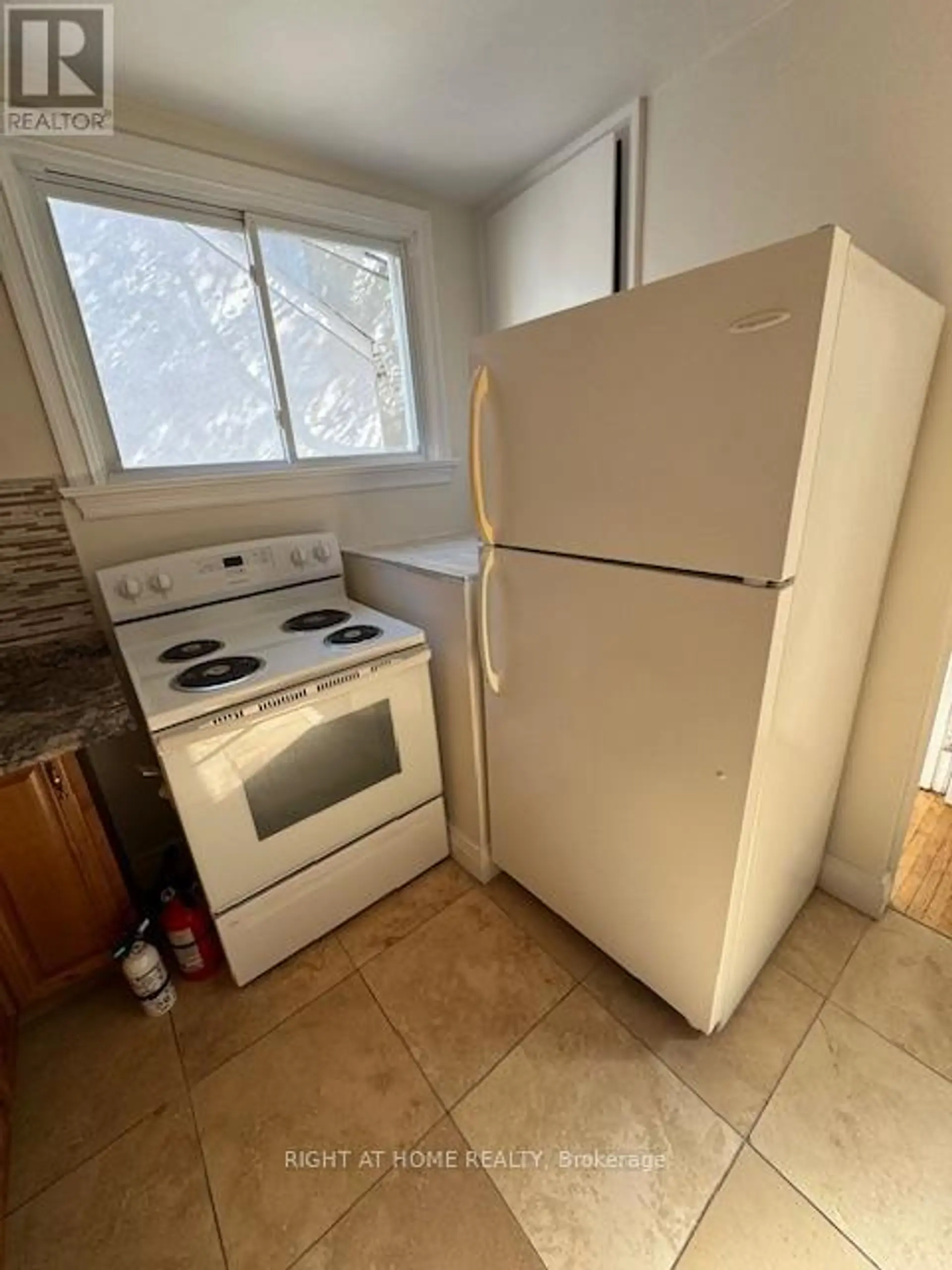 227 SHEPPARD AVENUE W - Image 6