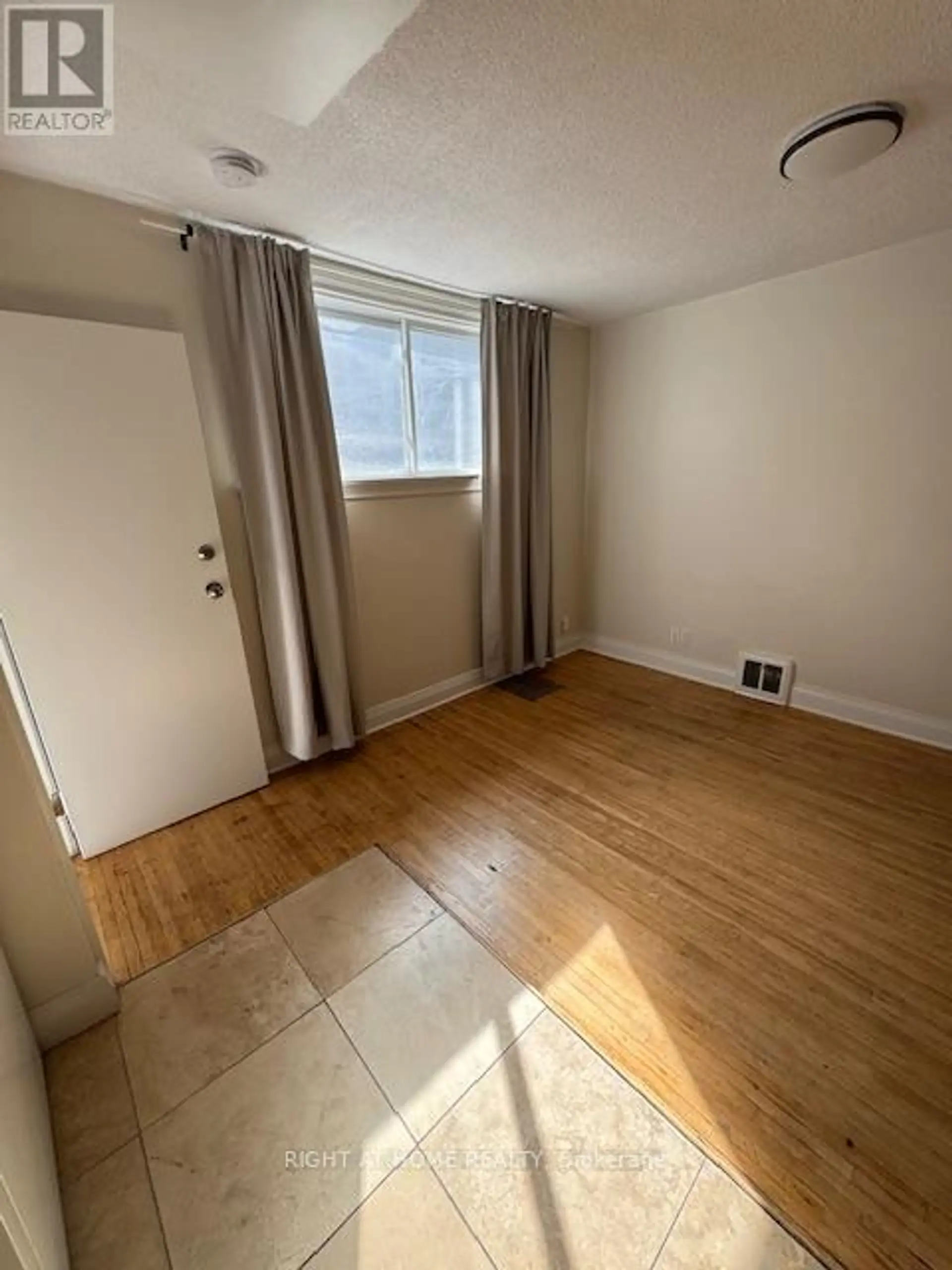 227 SHEPPARD AVENUE W - Image 8