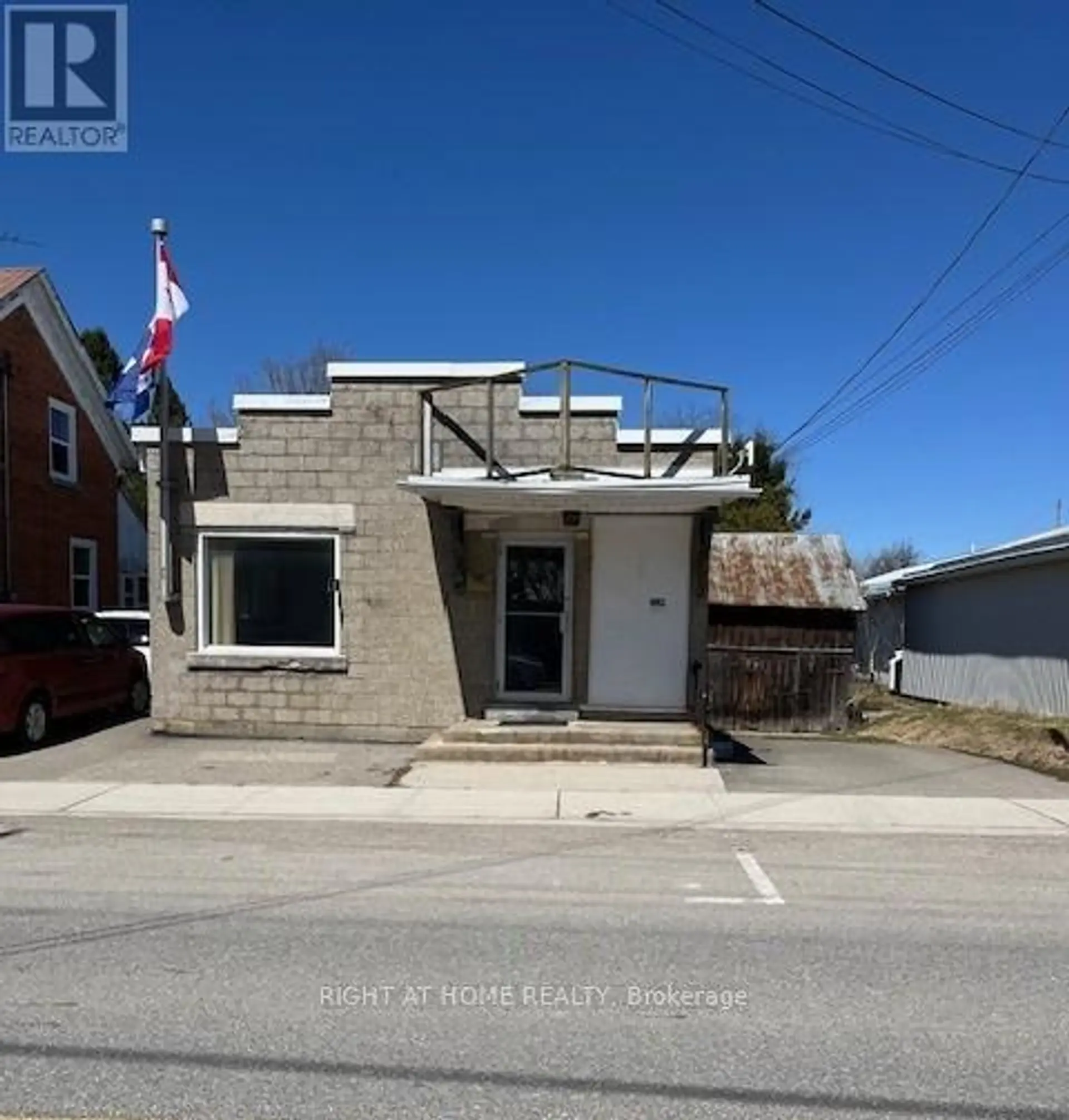 8 MAIN STREET N - Image 1