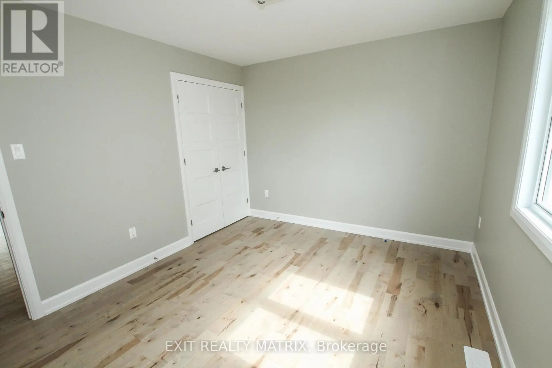 1401 CAROLINE COURT - Image 13