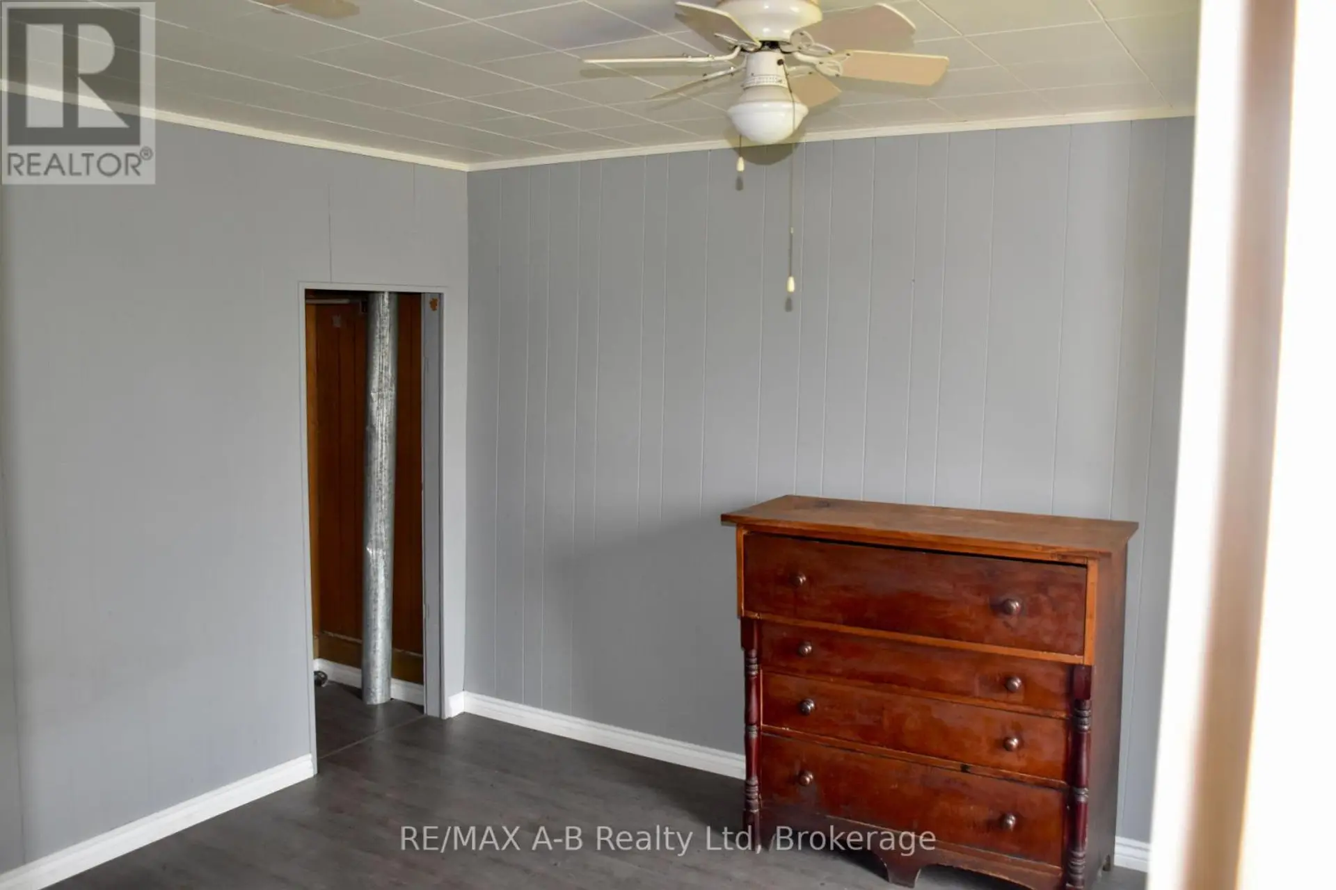 86 SALINA STREET N - Image 10