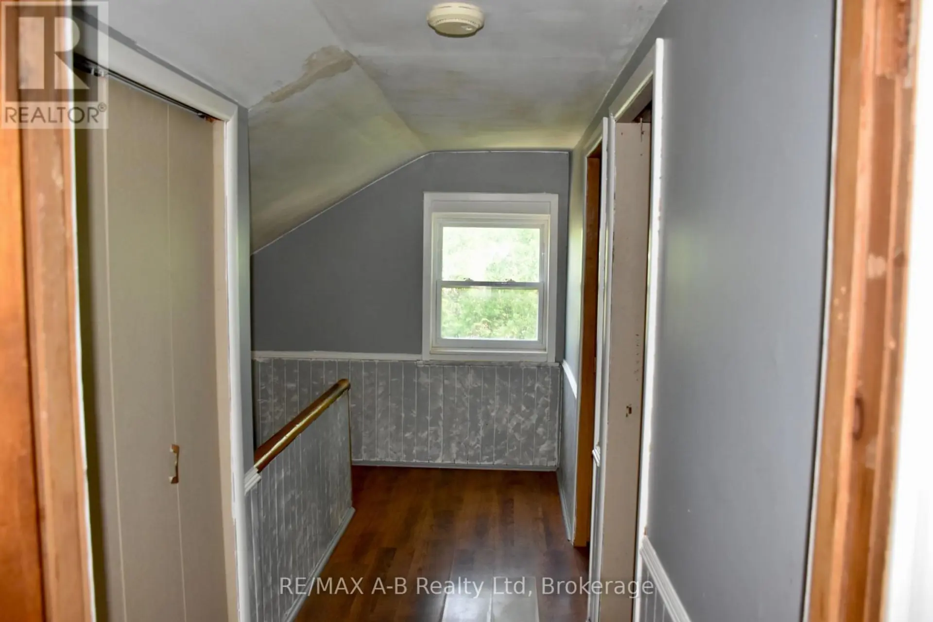86 SALINA STREET N - Image 11