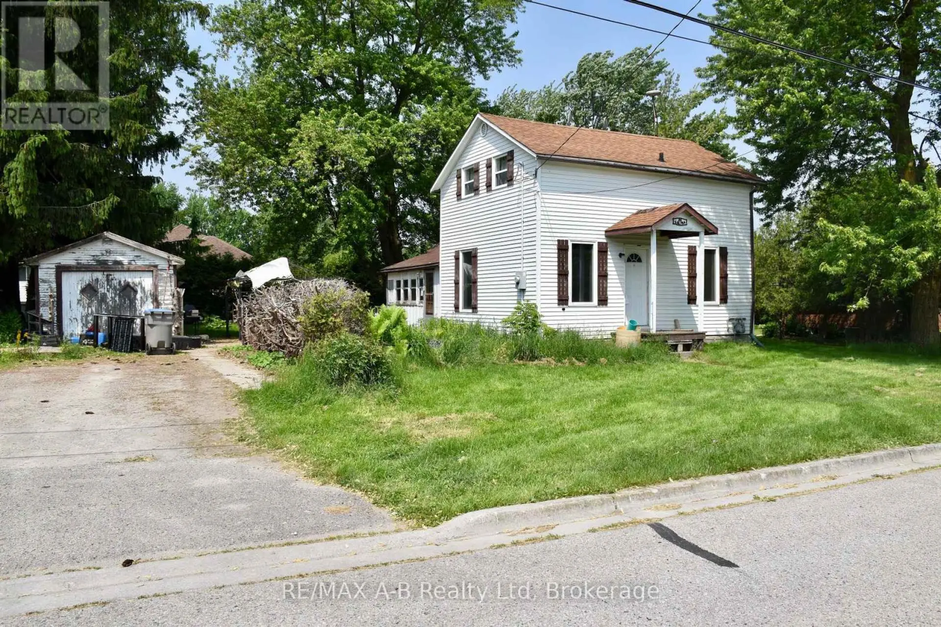 86 SALINA STREET N - Image 4
