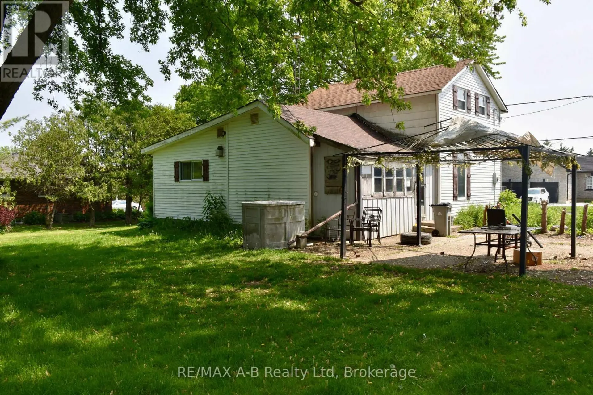 86 SALINA STREET N - Image 5