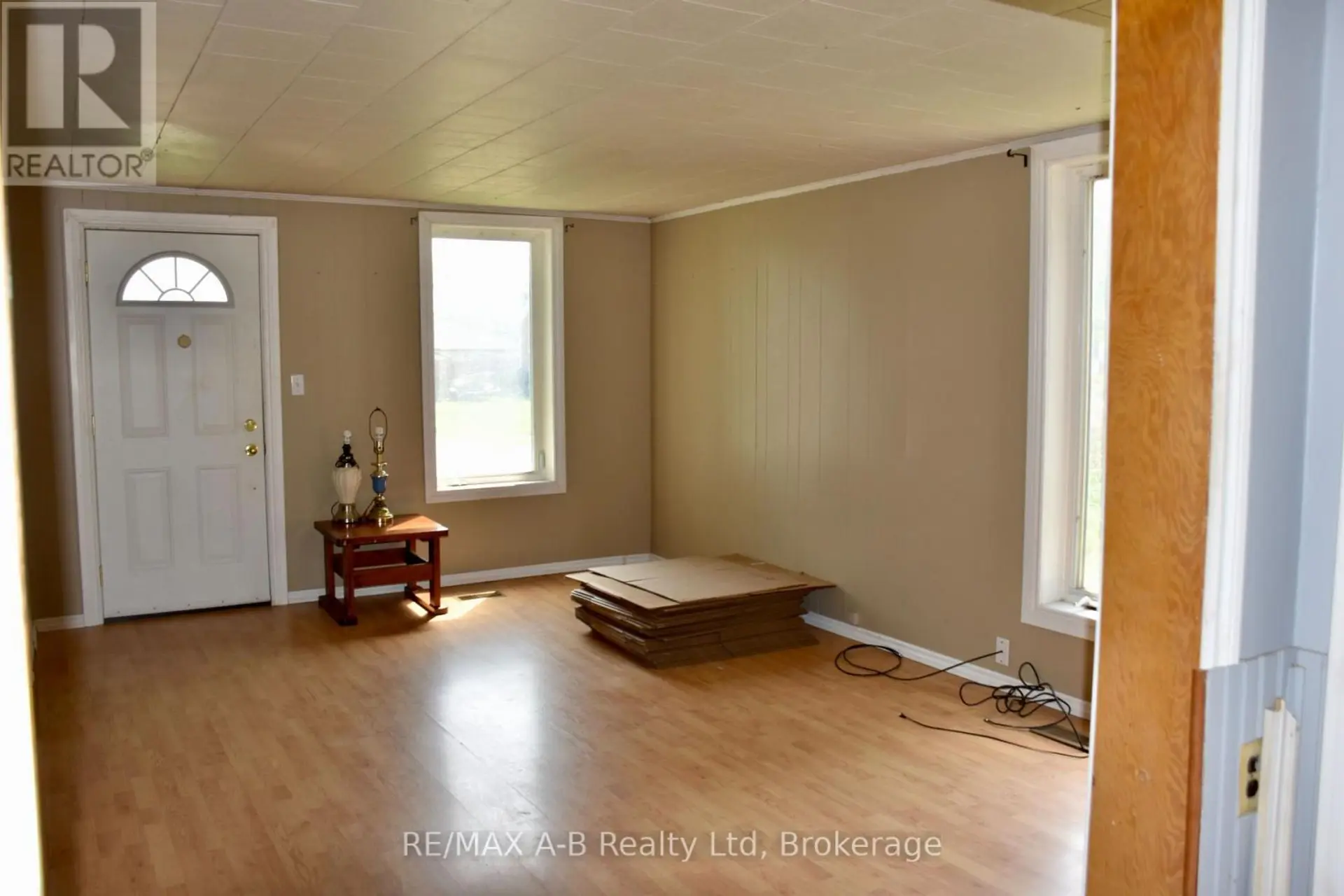 86 SALINA STREET N - Image 8