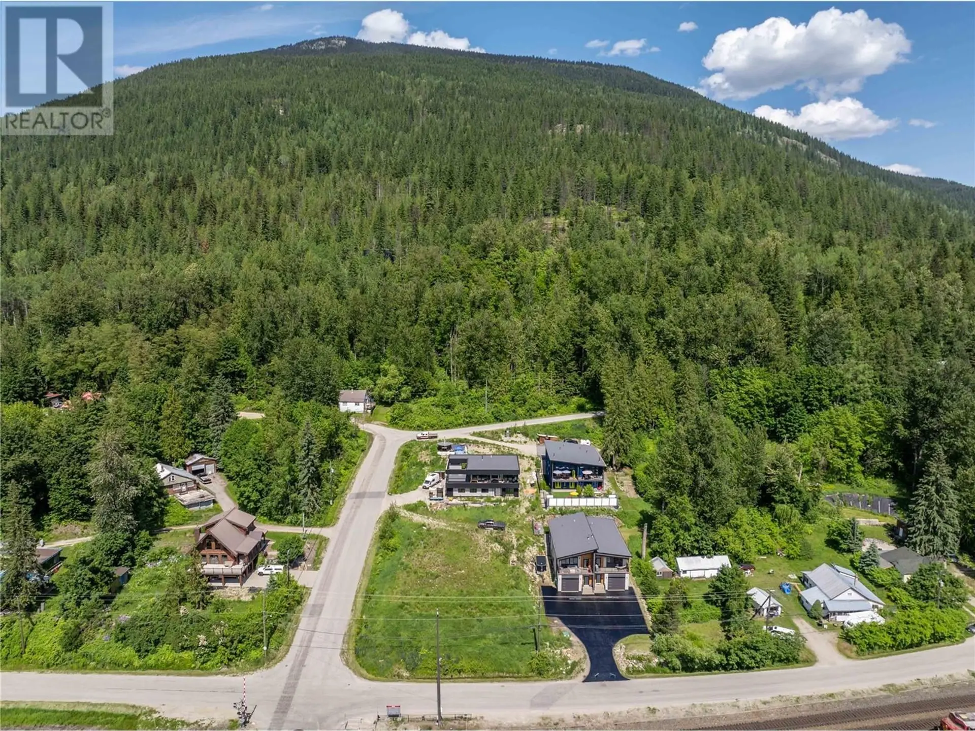 Property at 98 TRACK STREET, Revelstoke, BC