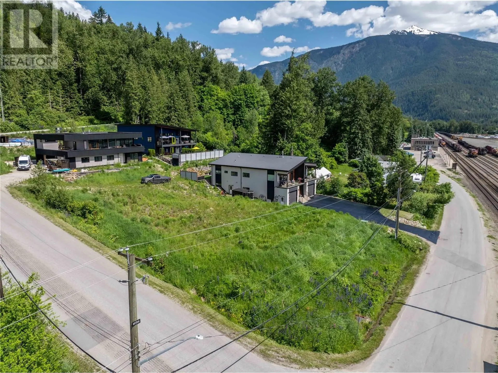 Property at 98 TRACK STREET, Revelstoke, BC