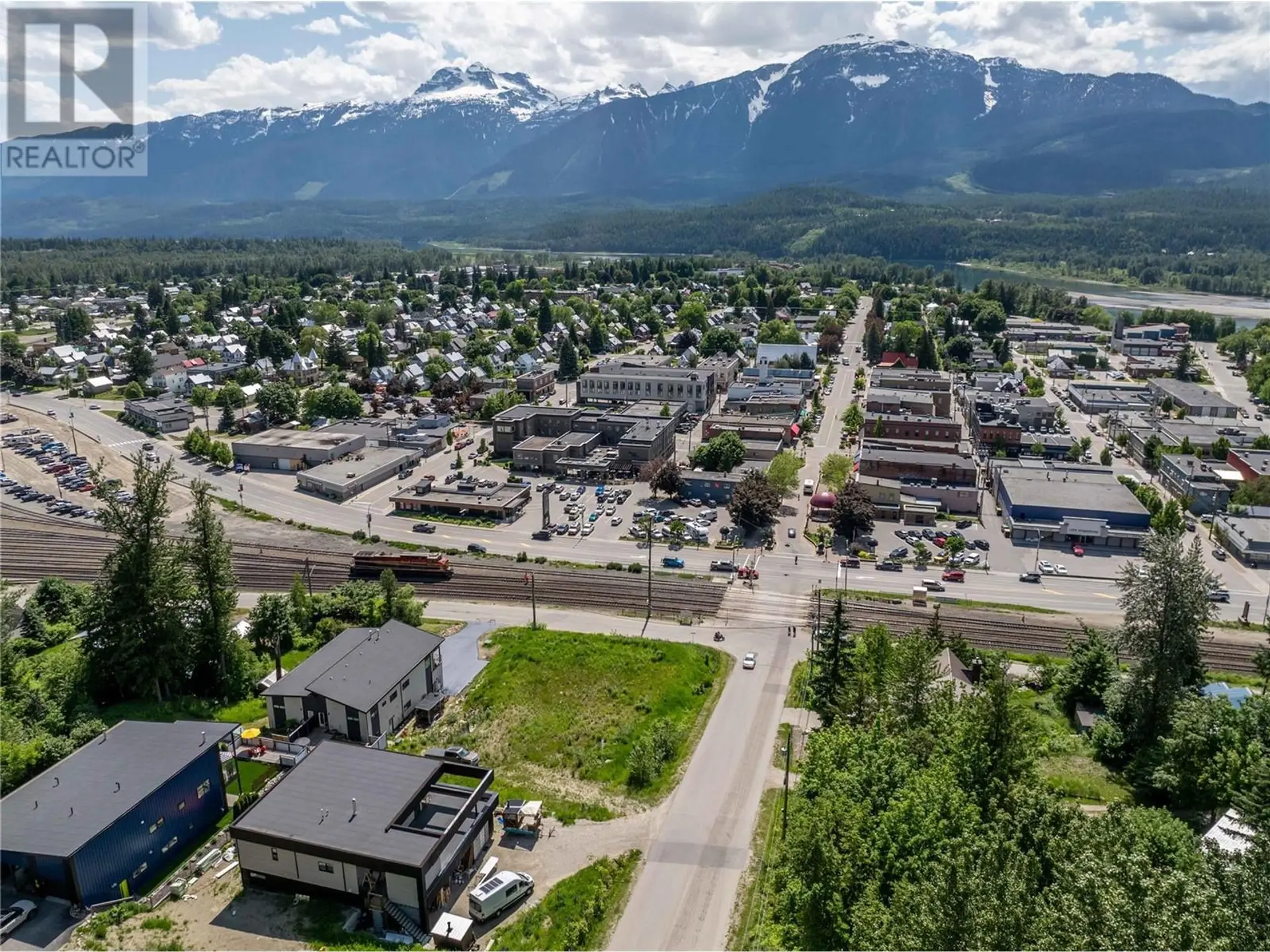Property at 98 TRACK STREET, Revelstoke, BC
