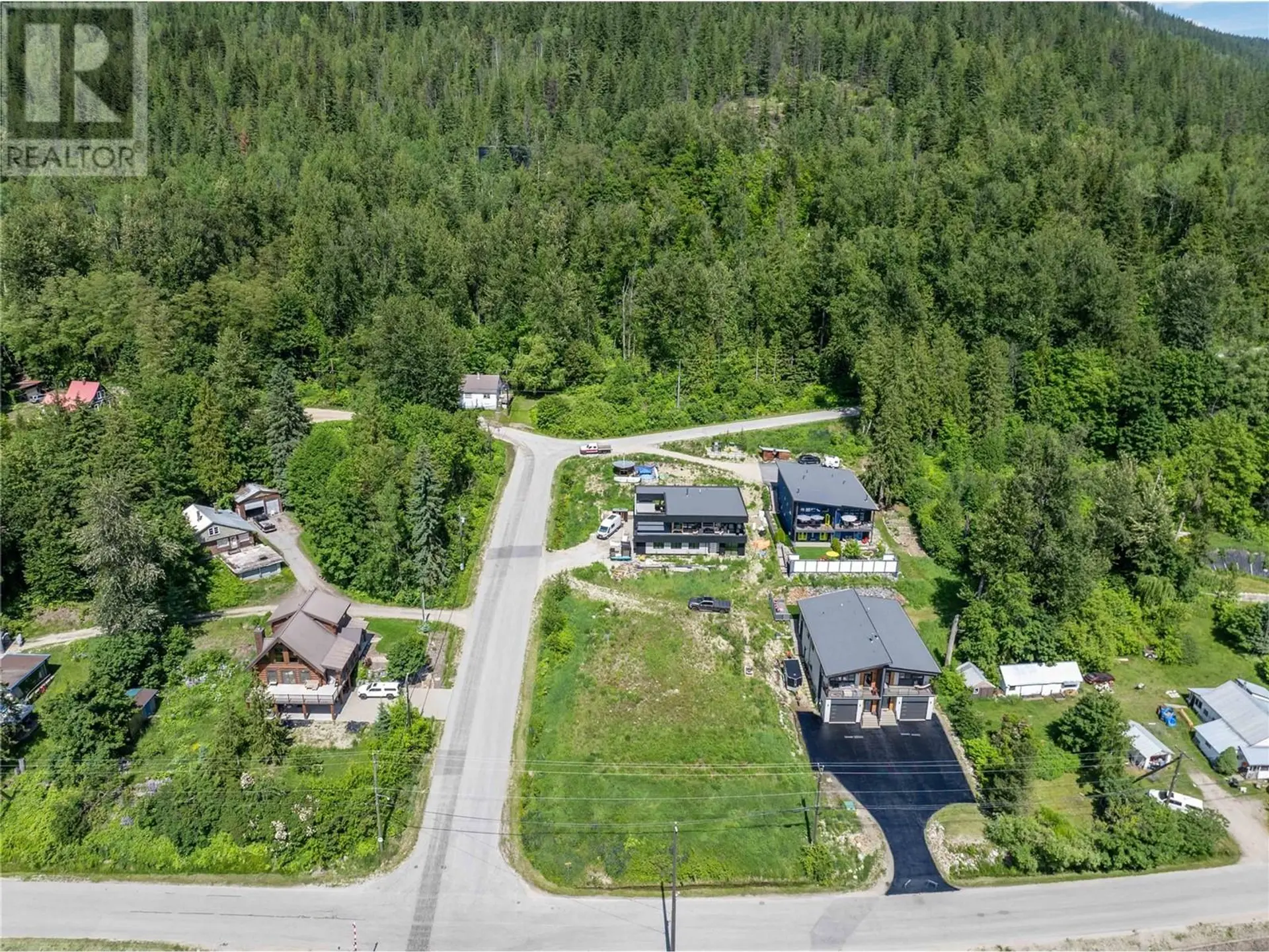 Property at 98 TRACK STREET, Revelstoke, BC