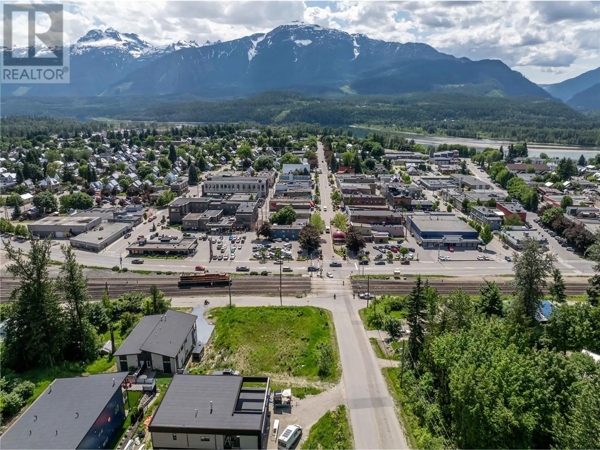 Property at 98 TRACK STREET, Revelstoke, BC