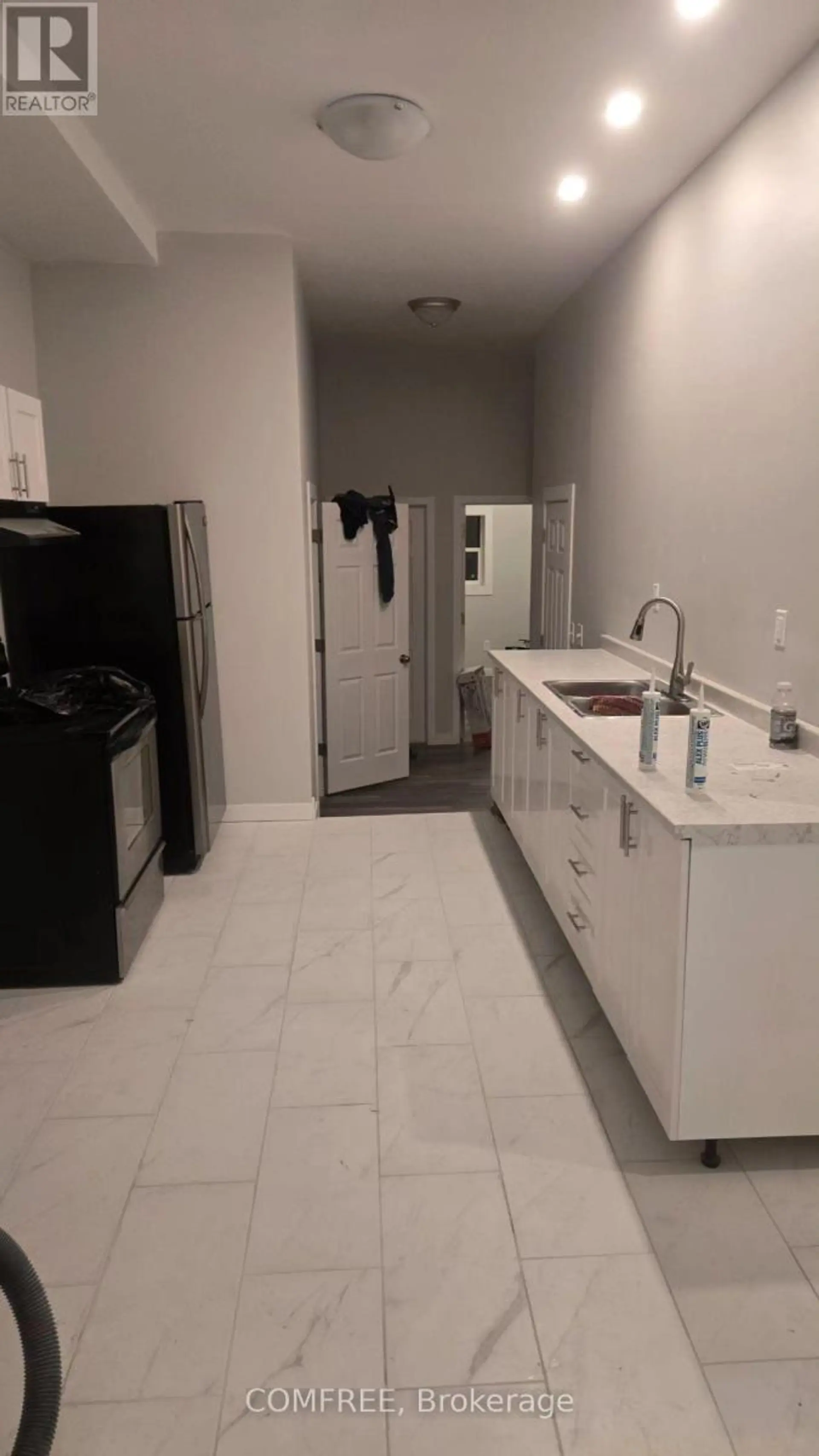 90 RIVERSIDE DRIVE - Image 2