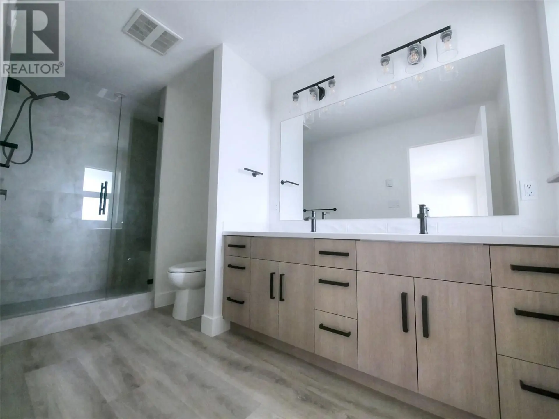 Property at #3 88 NELSON AVENUE S, Nakusp, BC