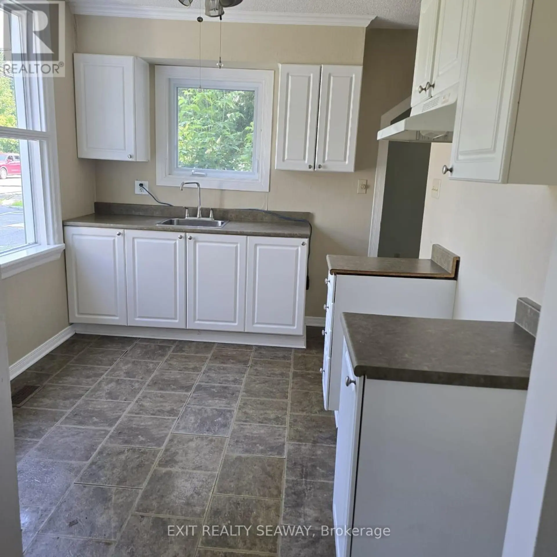 8154 VICTORIA STREET - Image 4
