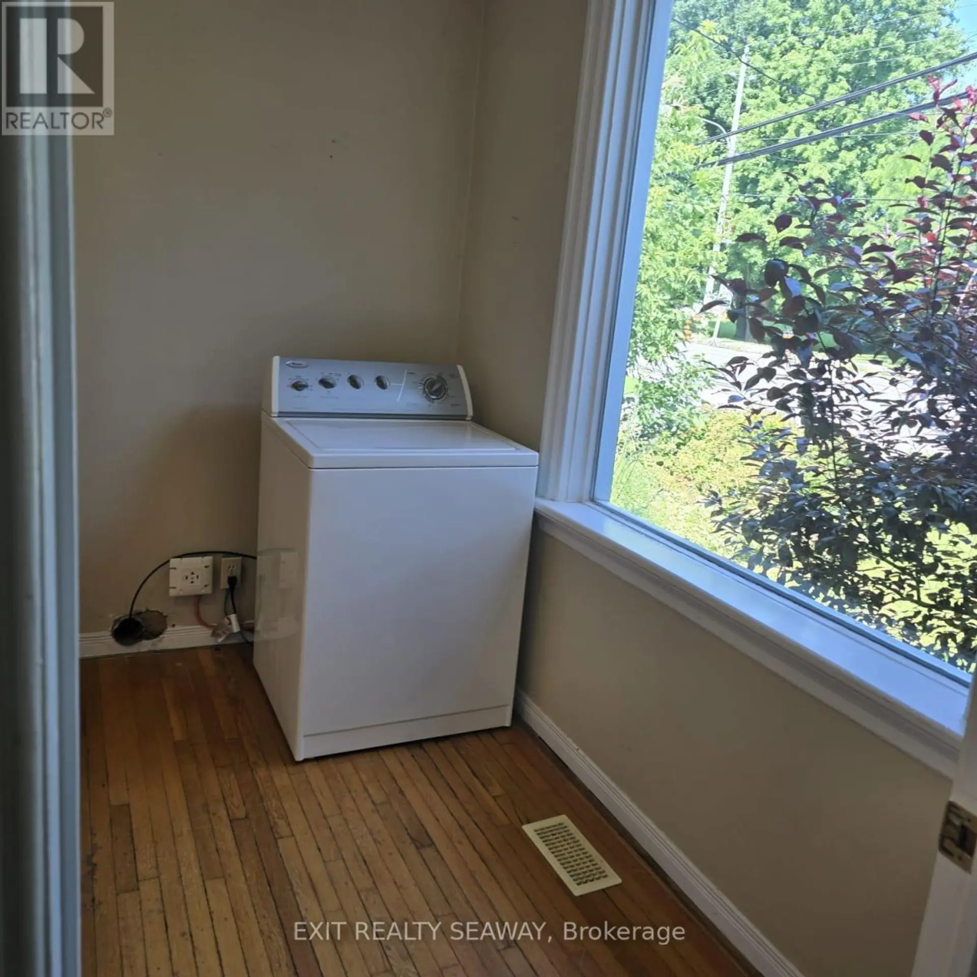 8154 VICTORIA STREET - Image 9