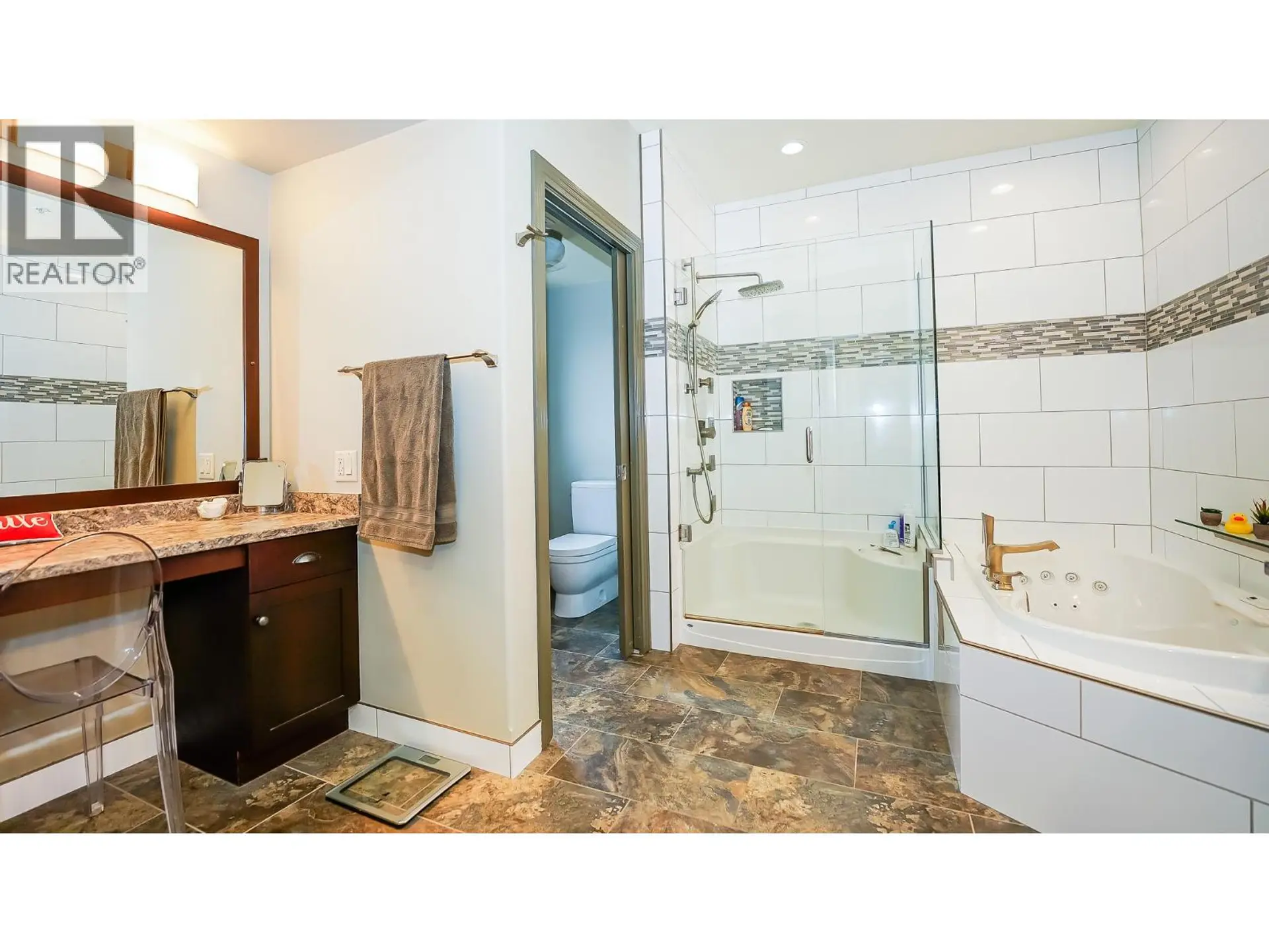 Property at #302 160 HARBOURFRONT DRIVE, Salmon Arm, BC