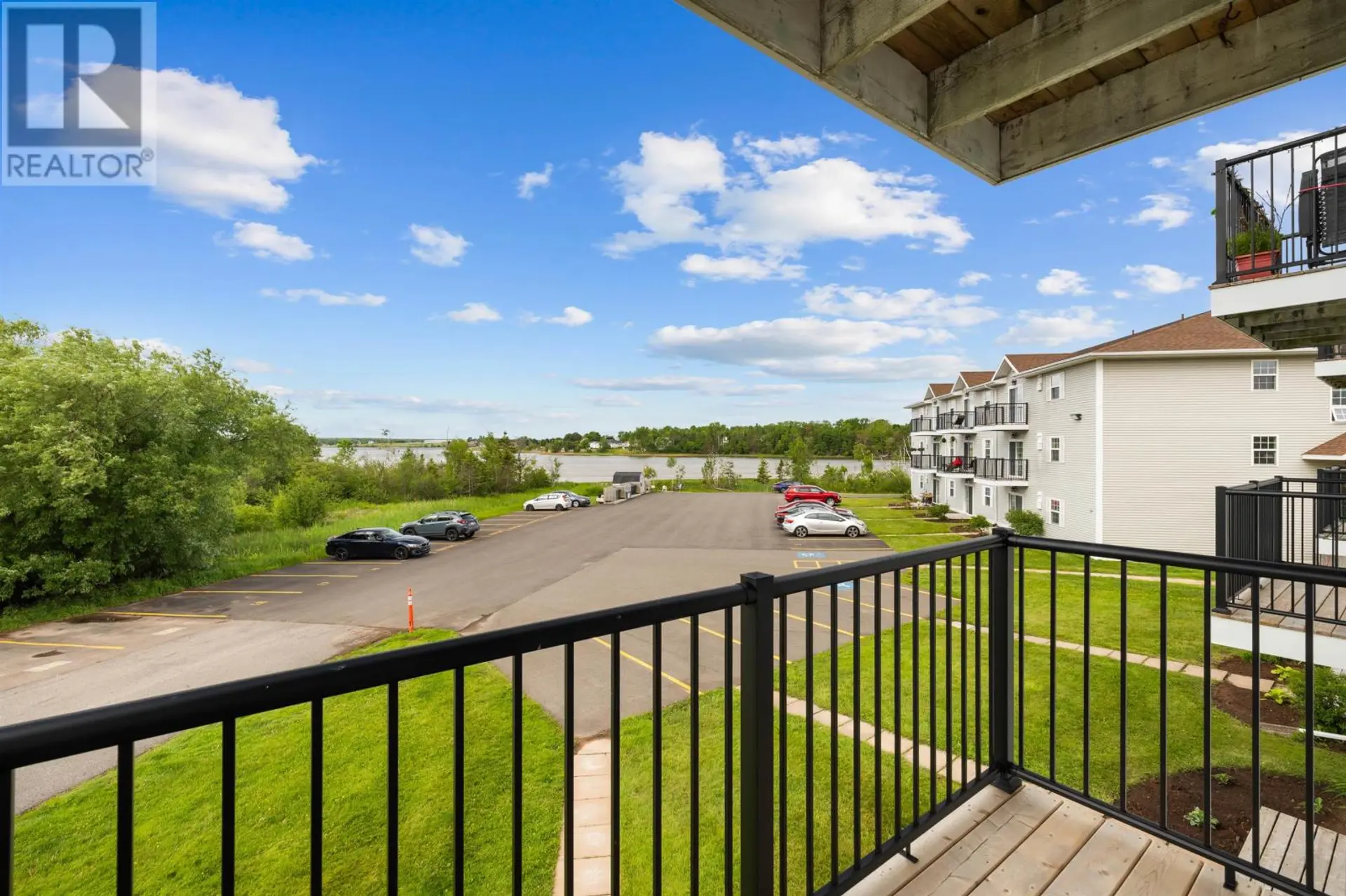 #11 22 WATERVIEW HEIGHTS - Image 1
