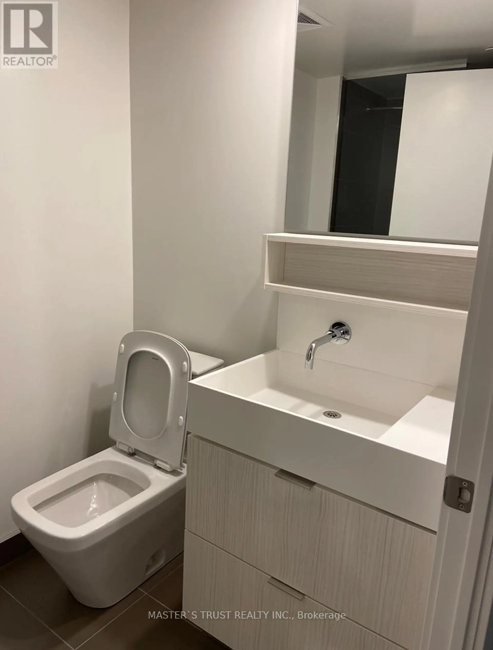 #711 5 SOUDAN AVENUE - Image 4