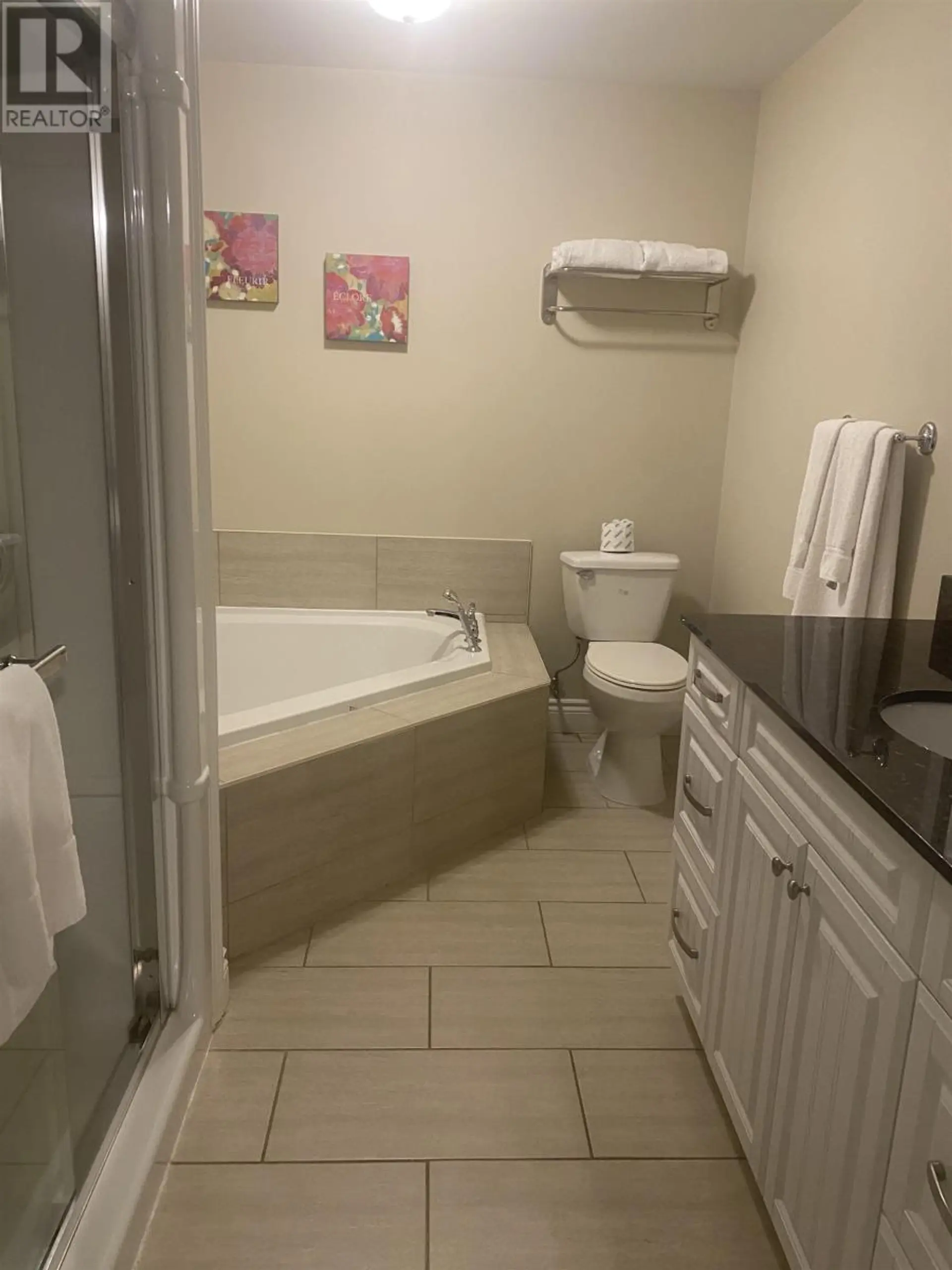 #44 105 SCHOOLHOUSE LANE - Image 18