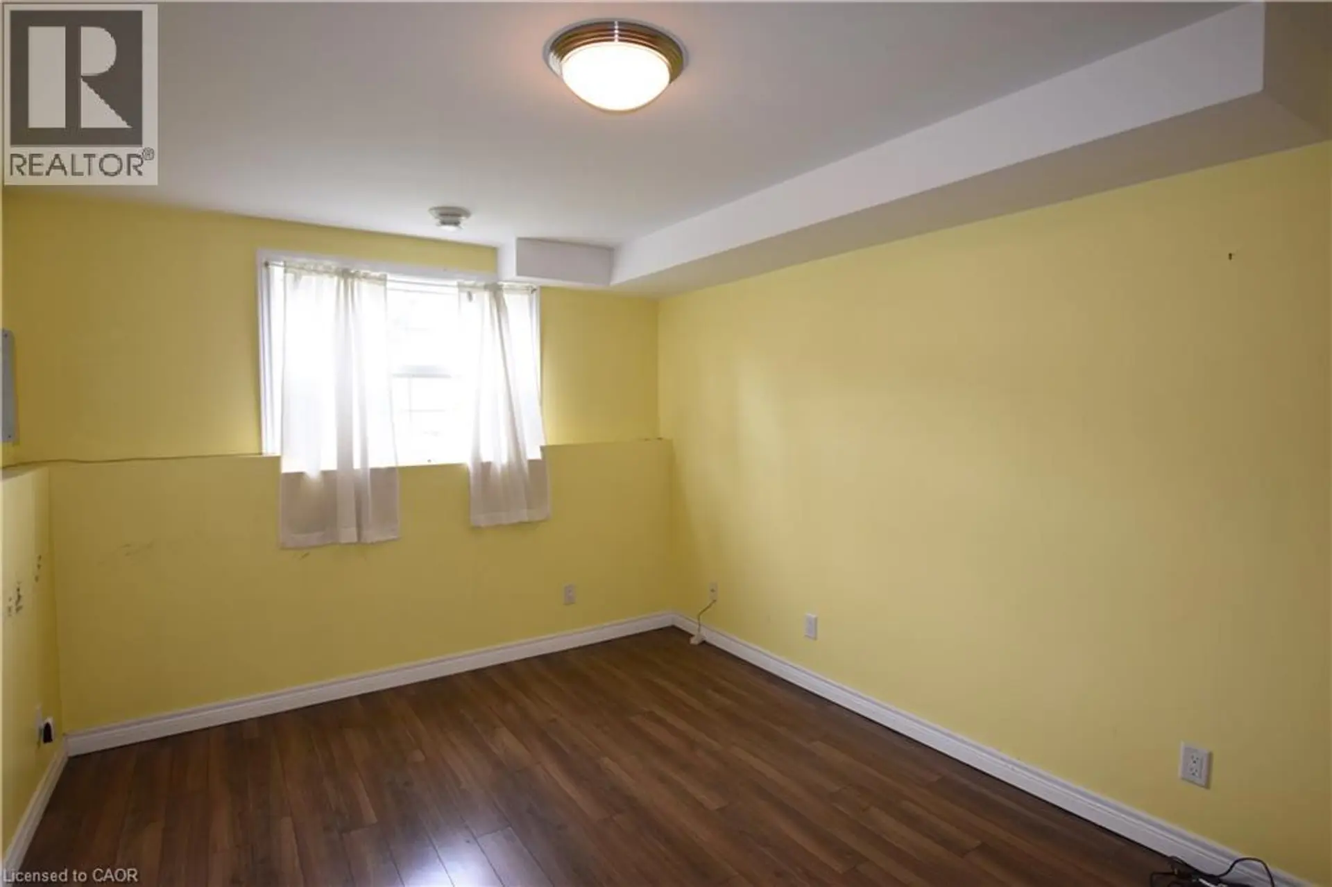 3 ELGIN STREET S - Image 4