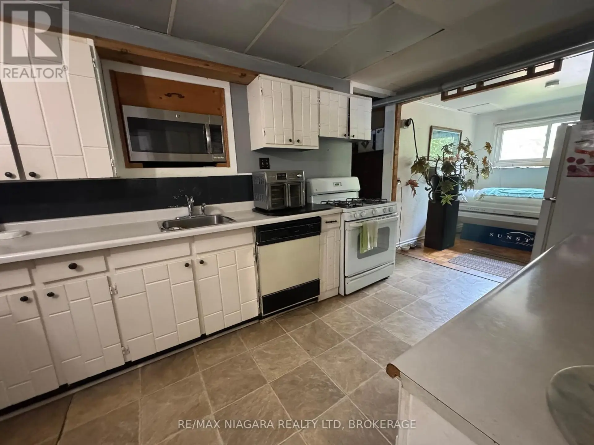 1640 DOMINION ROAD - Image 1