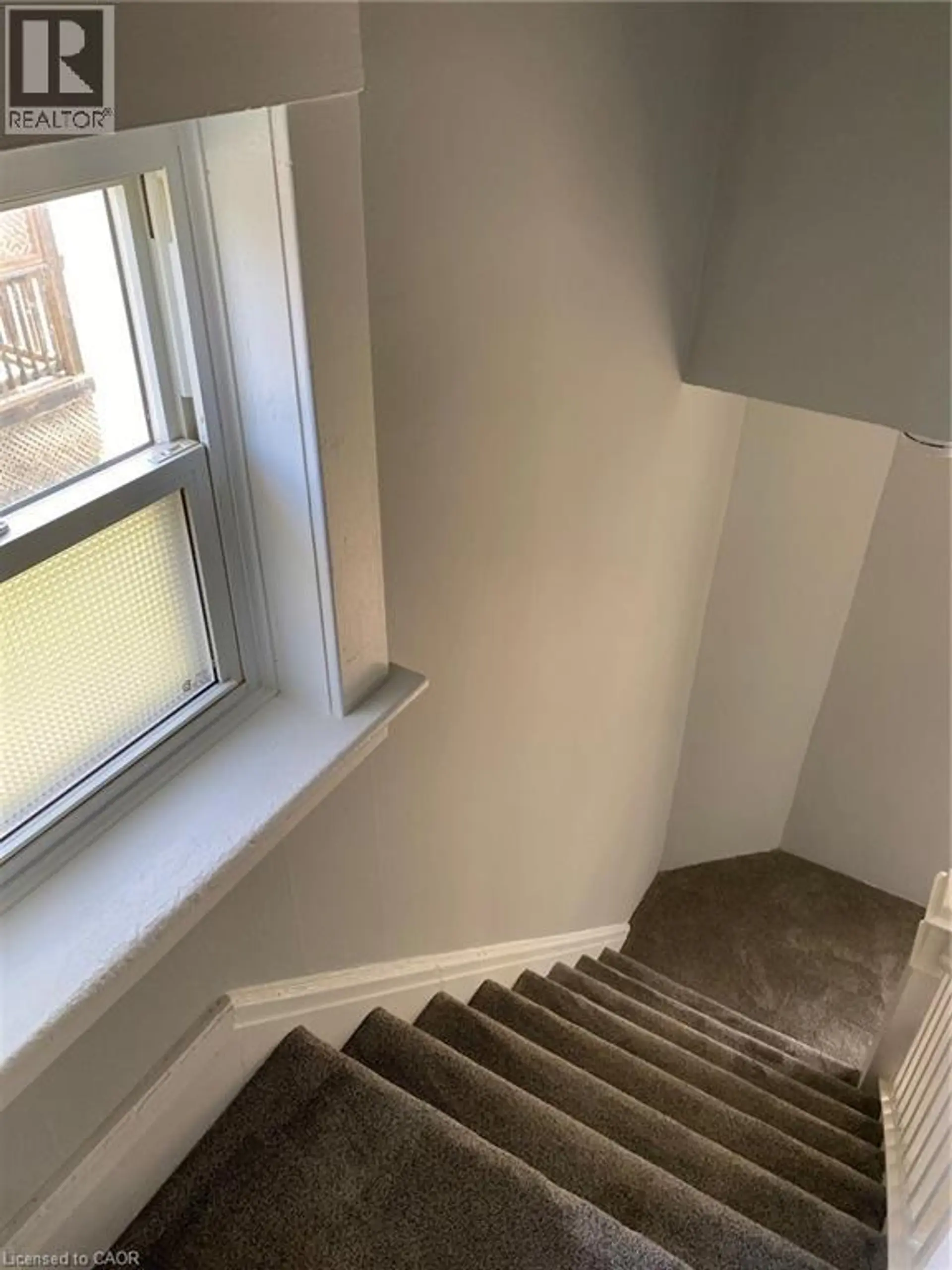 246 MADISON AVENUE S - Image 11