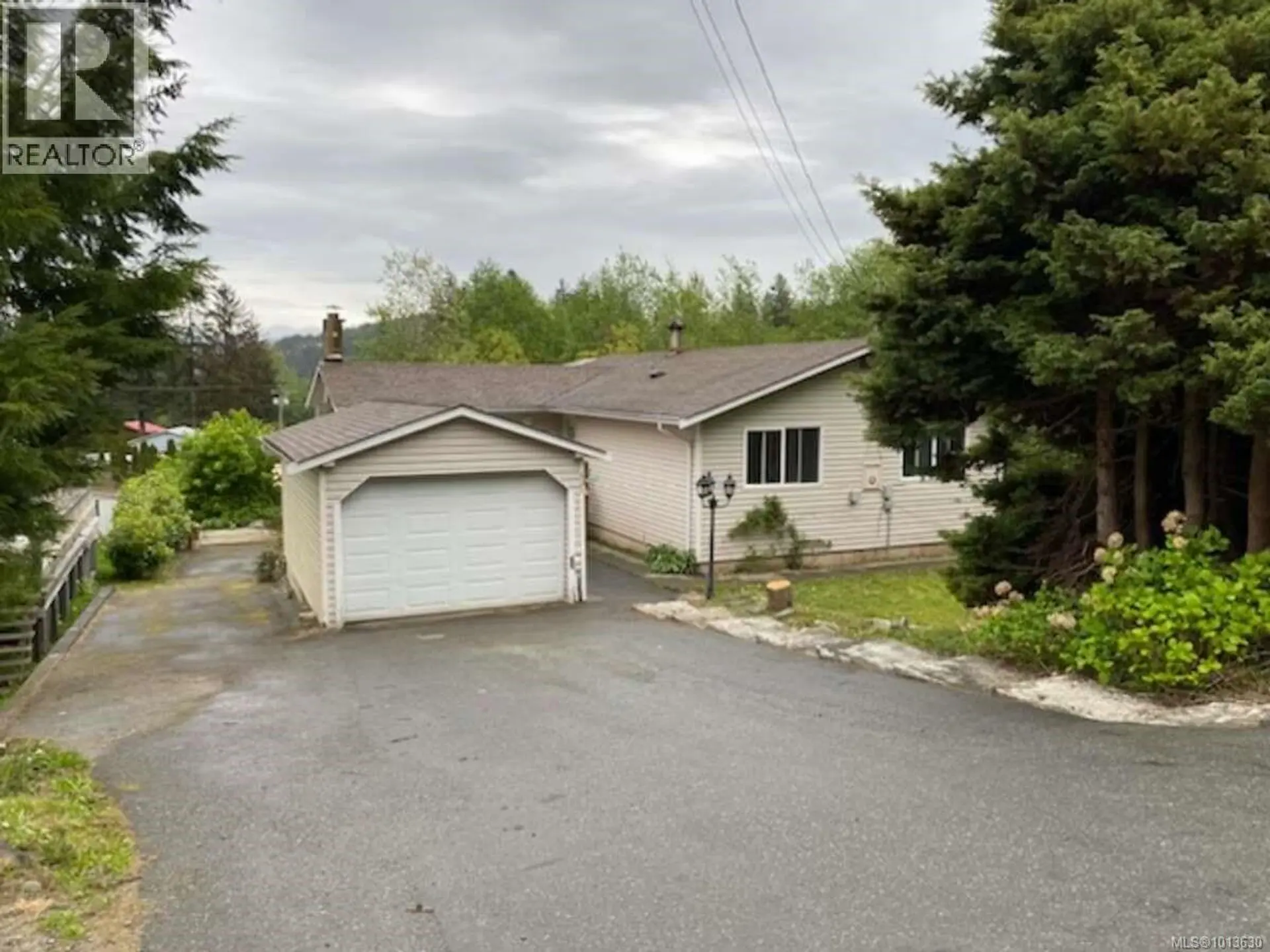 Property at 551 MACMILLAN DR, Sayward, BC
