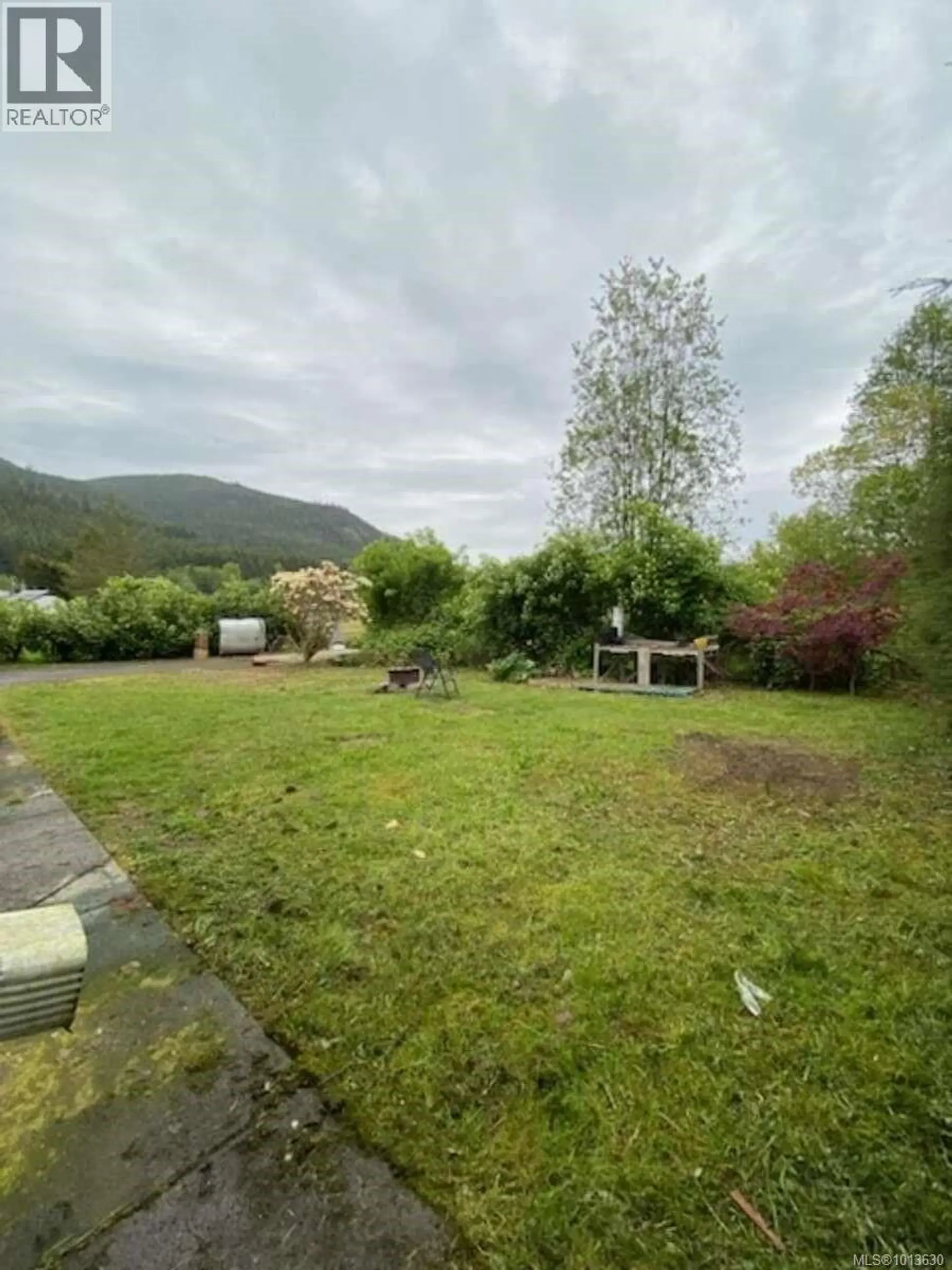 Property at 551 MACMILLAN DR, Sayward, BC