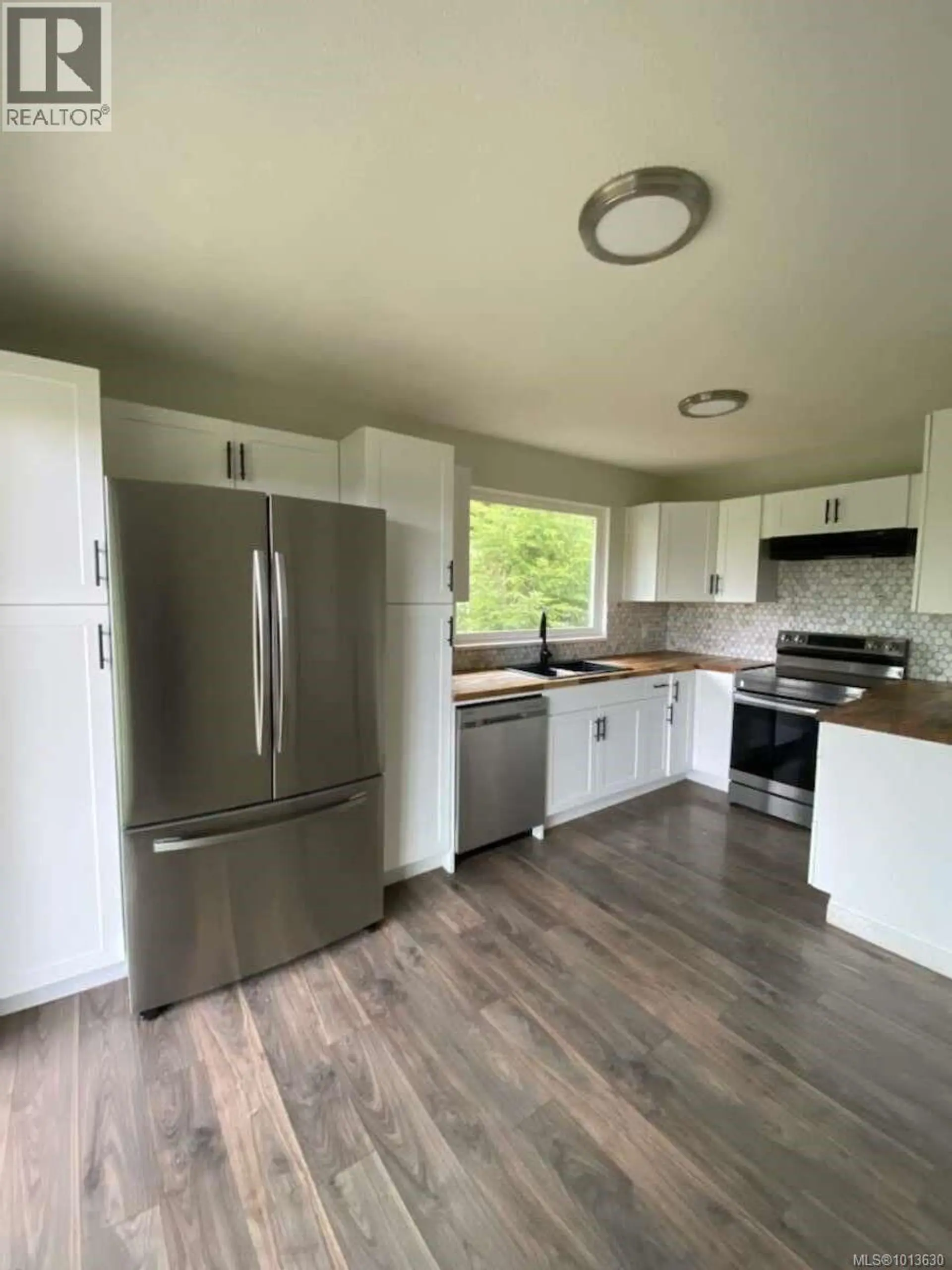 Property at 551 MACMILLAN DR, Sayward, BC