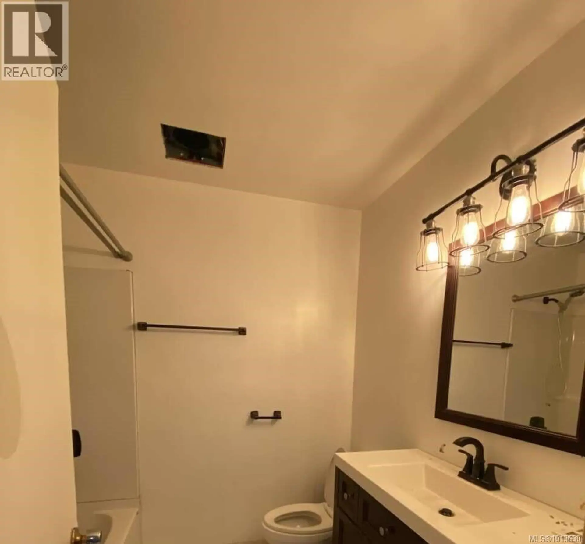 Property at 551 MACMILLAN DR, Sayward, BC