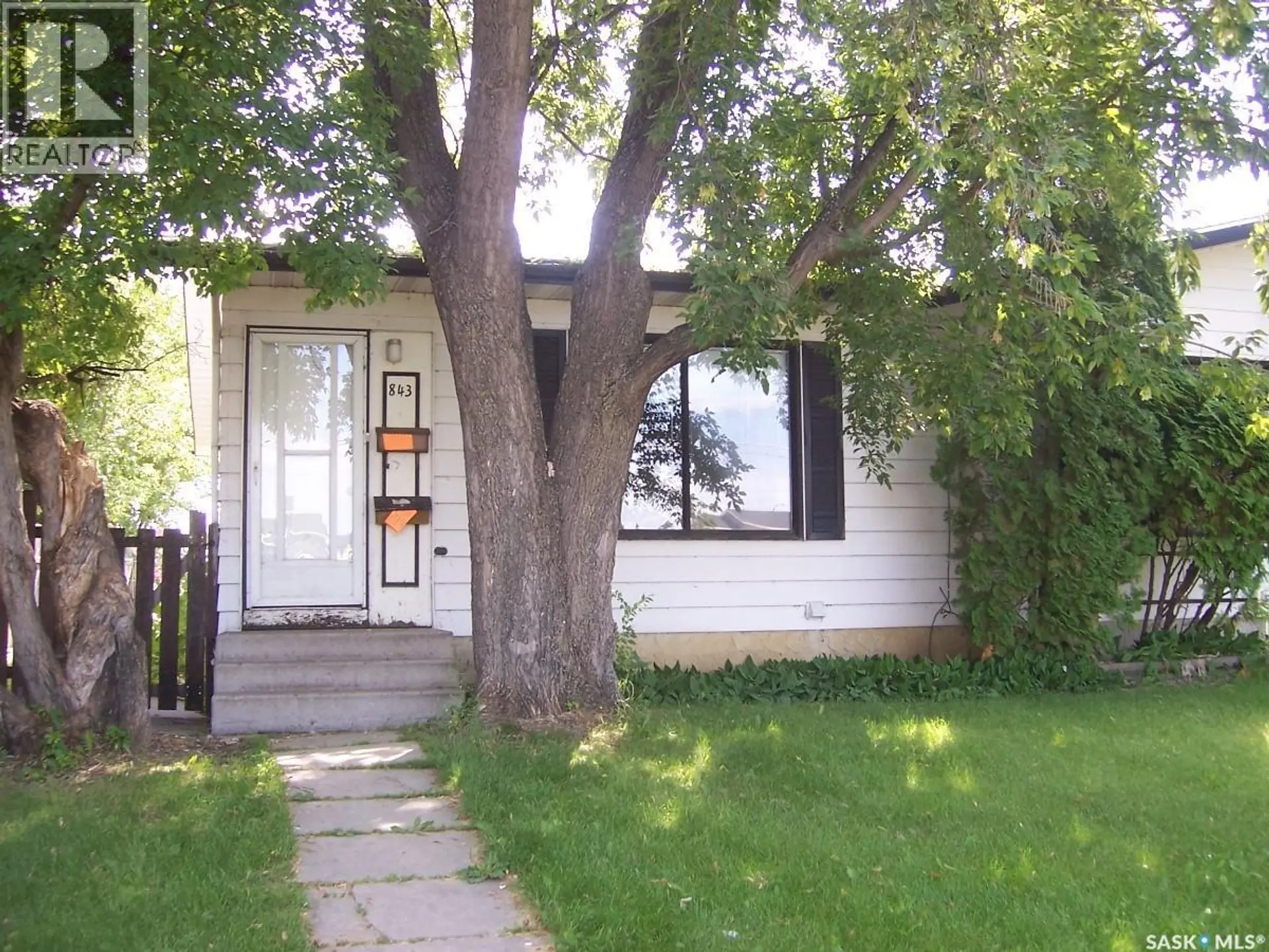843 7TH STREET E - Image 1