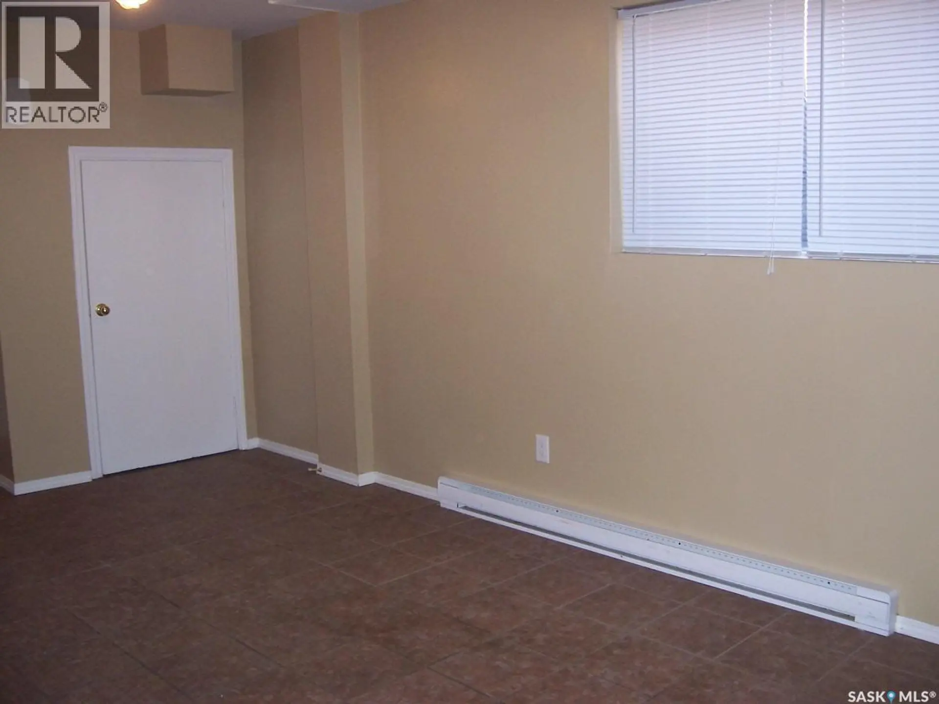 843 7TH STREET E - Image 12