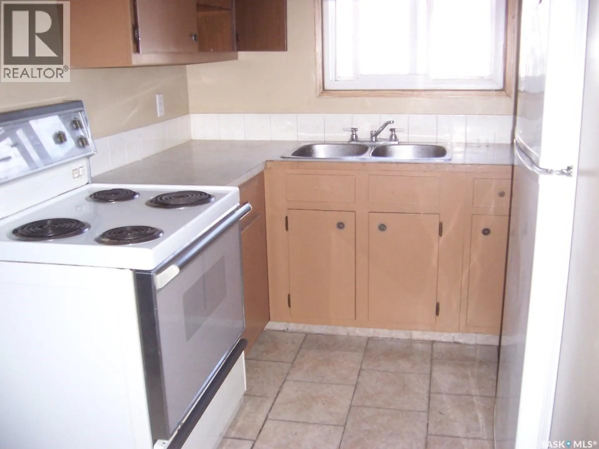 843 7TH STREET E - Image 15
