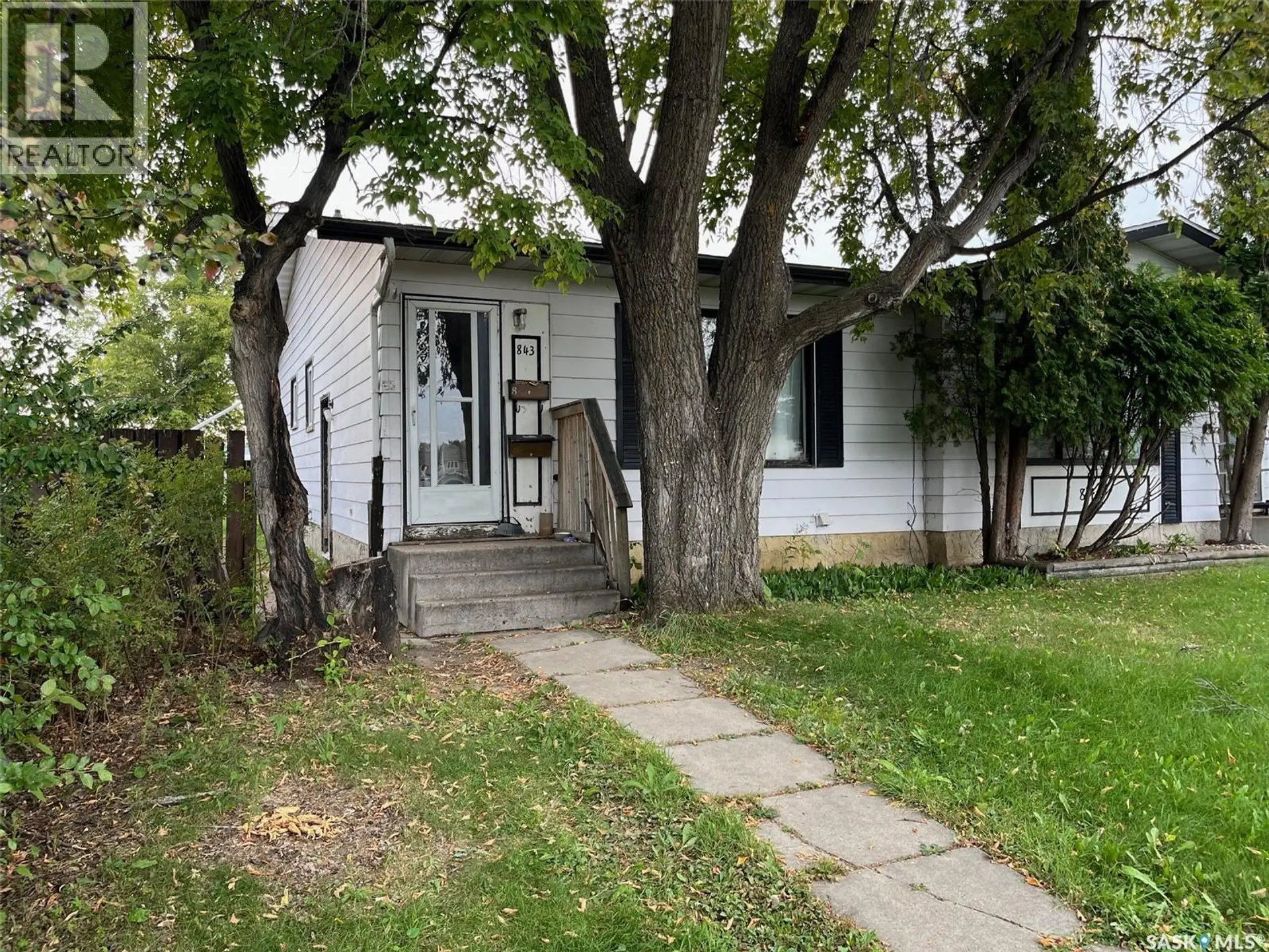 843 7TH STREET E - Image 2