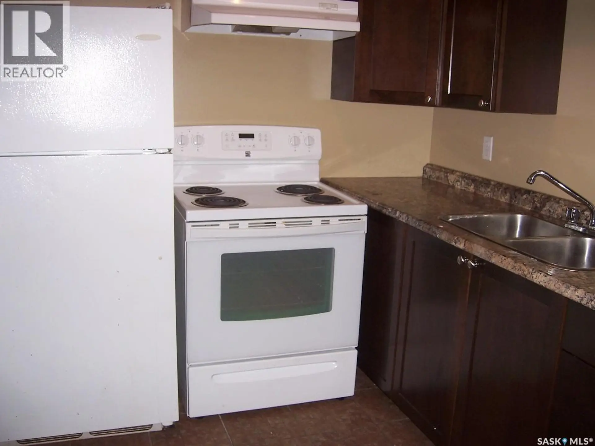 843 7TH STREET E - Image 7