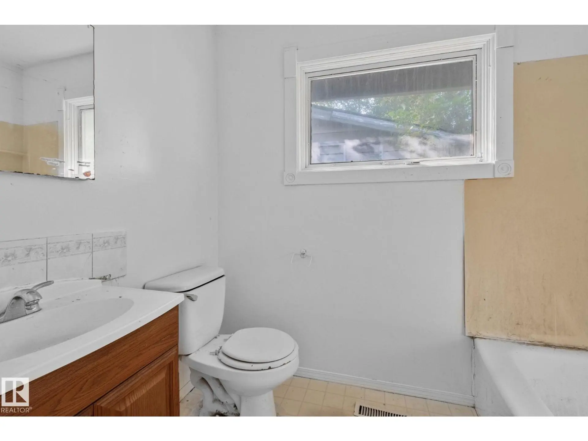 12350 82 ST NW - Image 4