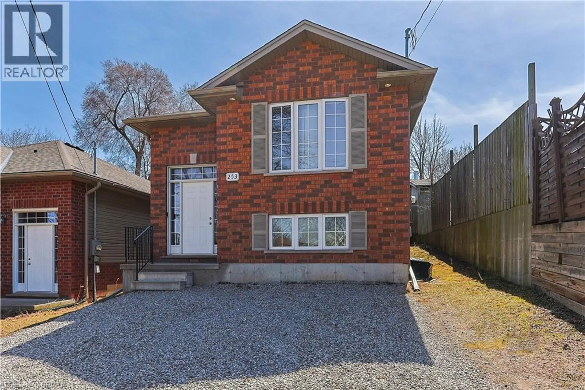 253 WELLINGTON STREET - Image 2