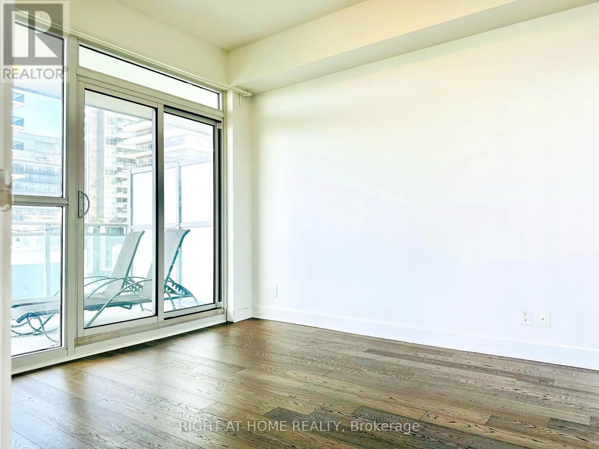 #504 33 SHORE BREEZE DRIVE - Image 13
