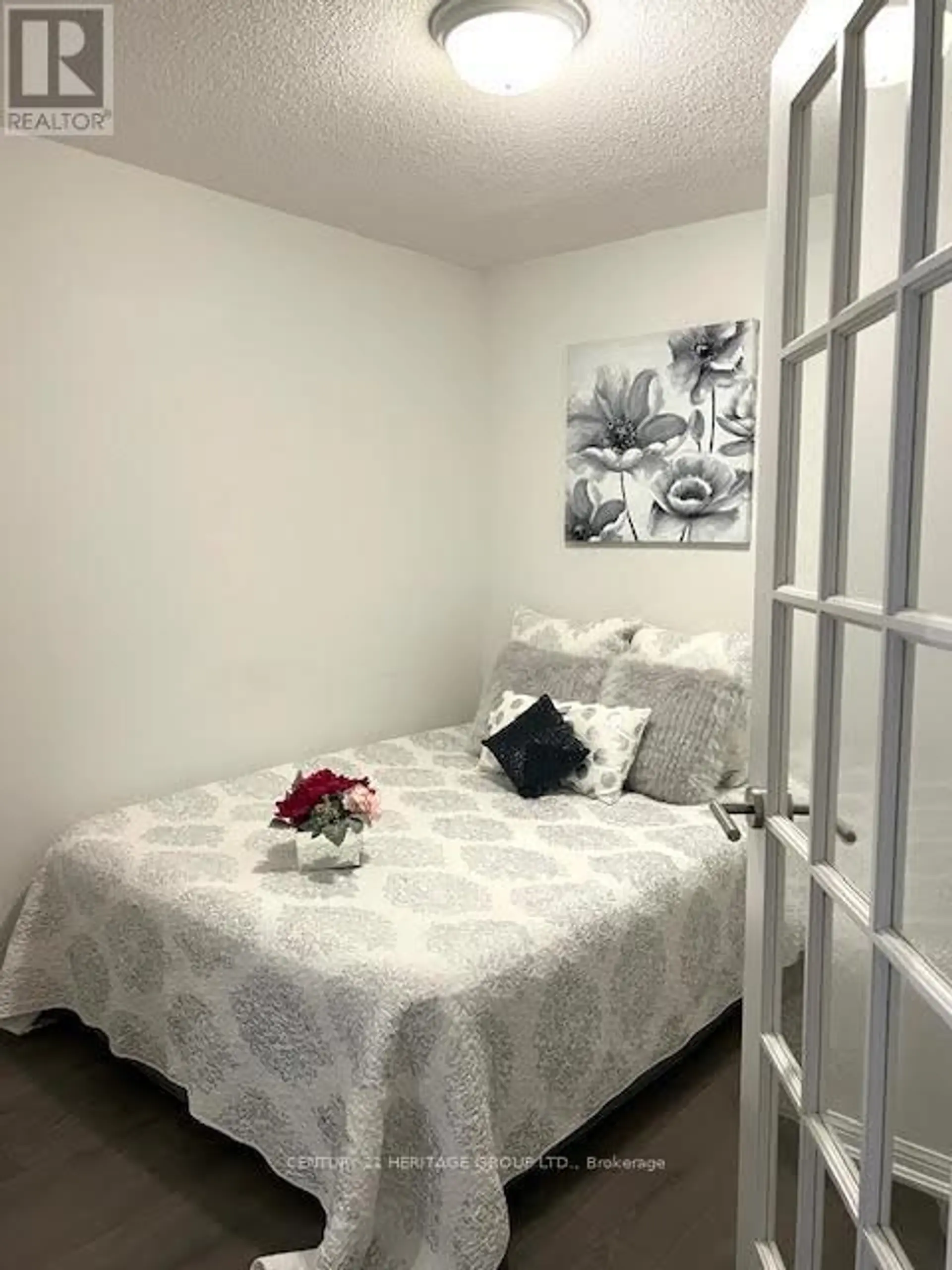 #1015 400 ADELAIDE STREET E - Image 2