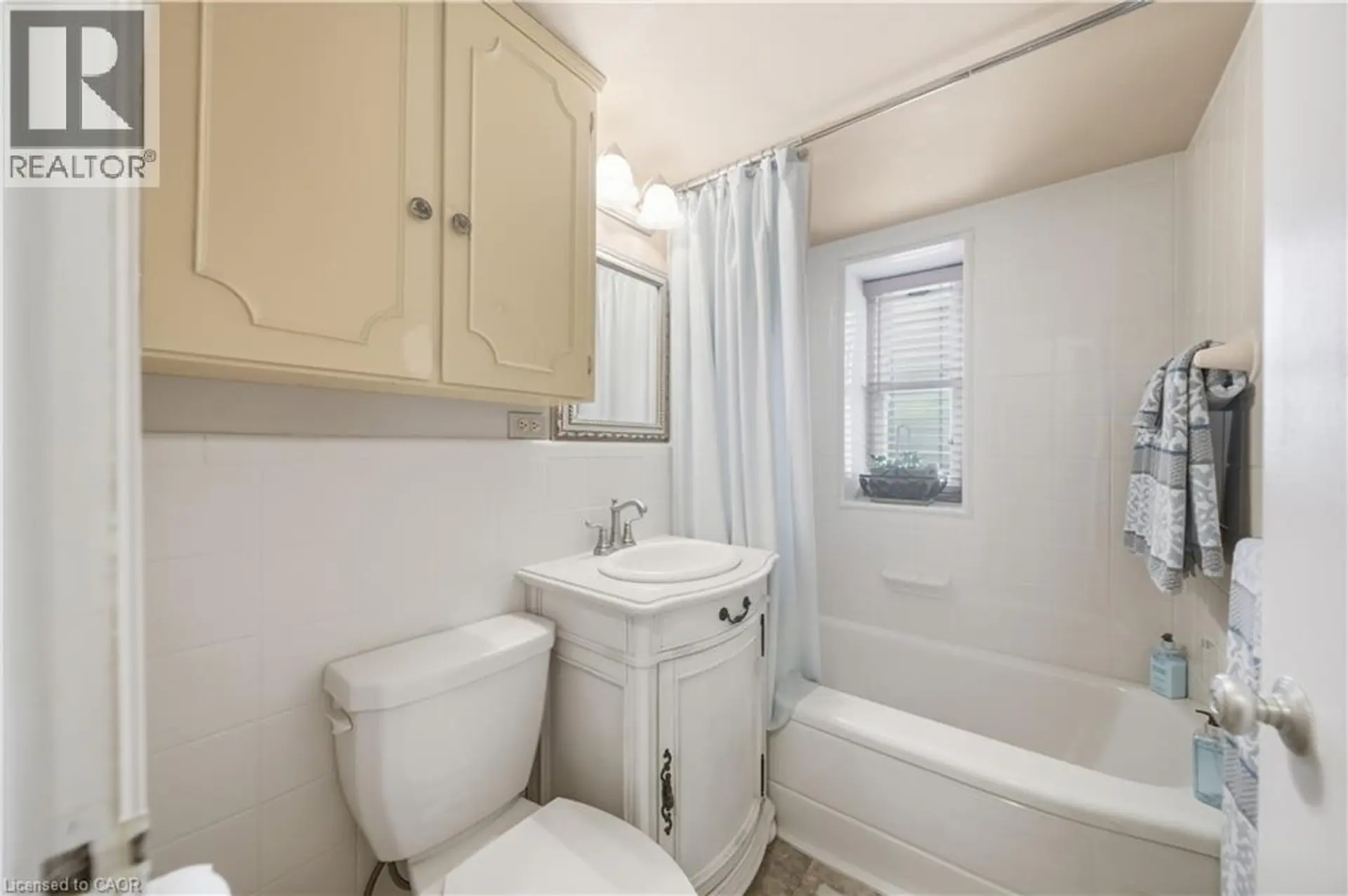 #102 9 GRANT BOULEVARD - Image 12