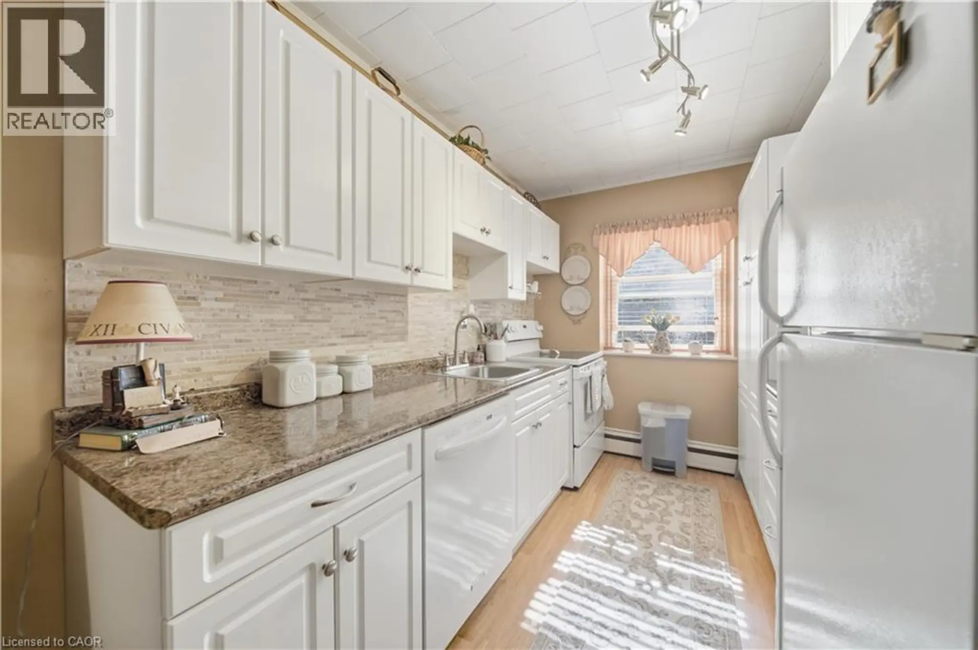 #102 9 GRANT BOULEVARD - Image 4