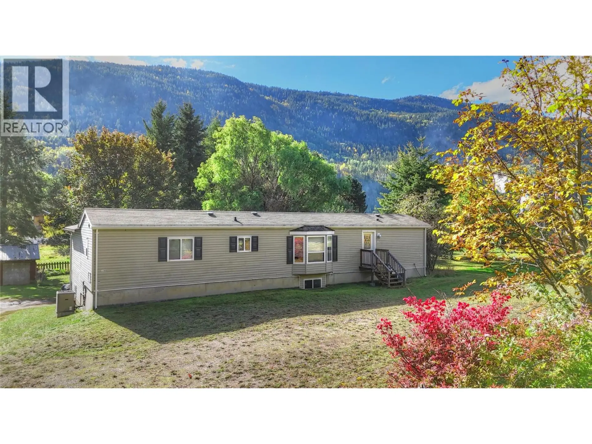 Property at 3560 UPPER LEVELS ROAD, Robson, BC